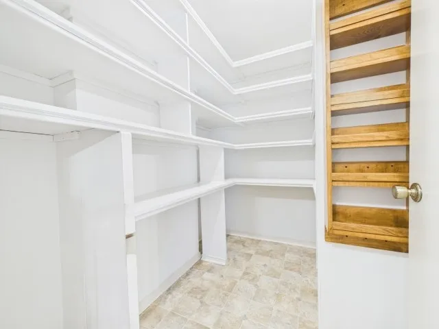 Single Family Residence For Sale in Henderson County , 518 Ridgeway Lane, Chandler, Texas 75758, 3 Bedroom, 3 Bathroom, 2 Garage spaces, 2,457 Sqft, built in 1979, mls#21378093, Real Estate Agent in Chandler, Homes For Sale in Henderson county, Homes For Sale in Chandler, Realtor in Chandler Texas, Real Estate Brokerage Independent Realty Texas, Luminita Cordes Realtor