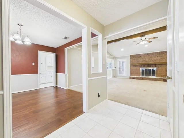 Single Family Residence For Sale in Henderson County , 518 Ridgeway Lane, Chandler, Texas 75758, 3 Bedroom, 3 Bathroom, 2 Garage spaces, 2,457 Sqft, built in 1979, mls#21378093, Real Estate Agent in Chandler, Homes For Sale in Henderson county, Homes For Sale in Chandler, Realtor in Chandler Texas, Real Estate Brokerage Independent Realty Texas, Luminita Cordes Realtor