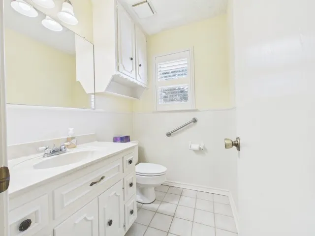 Single Family Residence For Sale in Henderson County , 518 Ridgeway Lane, Chandler, Texas 75758, 3 Bedroom, 3 Bathroom, 2 Garage spaces, 2,457 Sqft, built in 1979, mls#21378093, Real Estate Agent in Chandler, Homes For Sale in Henderson county, Homes For Sale in Chandler, Realtor in Chandler Texas, Real Estate Brokerage Independent Realty Texas, Luminita Cordes Realtor