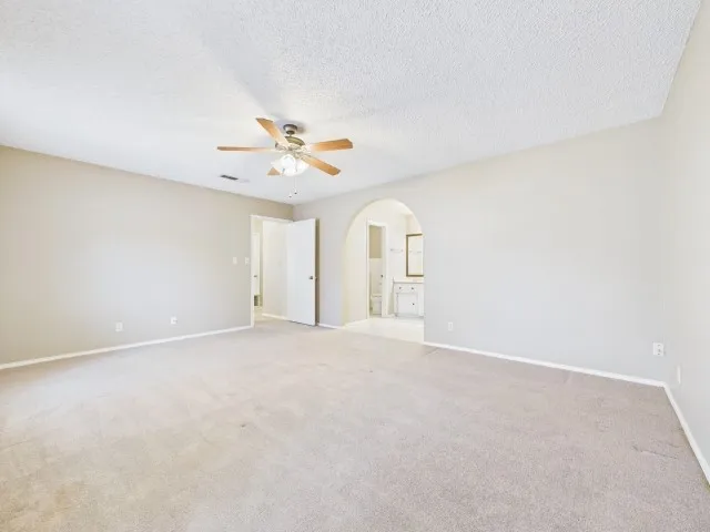 Single Family Residence For Sale in Henderson County , 518 Ridgeway Lane, Chandler, Texas 75758, 3 Bedroom, 3 Bathroom, 2 Garage spaces, 2,457 Sqft, built in 1979, mls#21378093, Real Estate Agent in Chandler, Homes For Sale in Henderson county, Homes For Sale in Chandler, Realtor in Chandler Texas, Real Estate Brokerage Independent Realty Texas, Luminita Cordes Realtor
