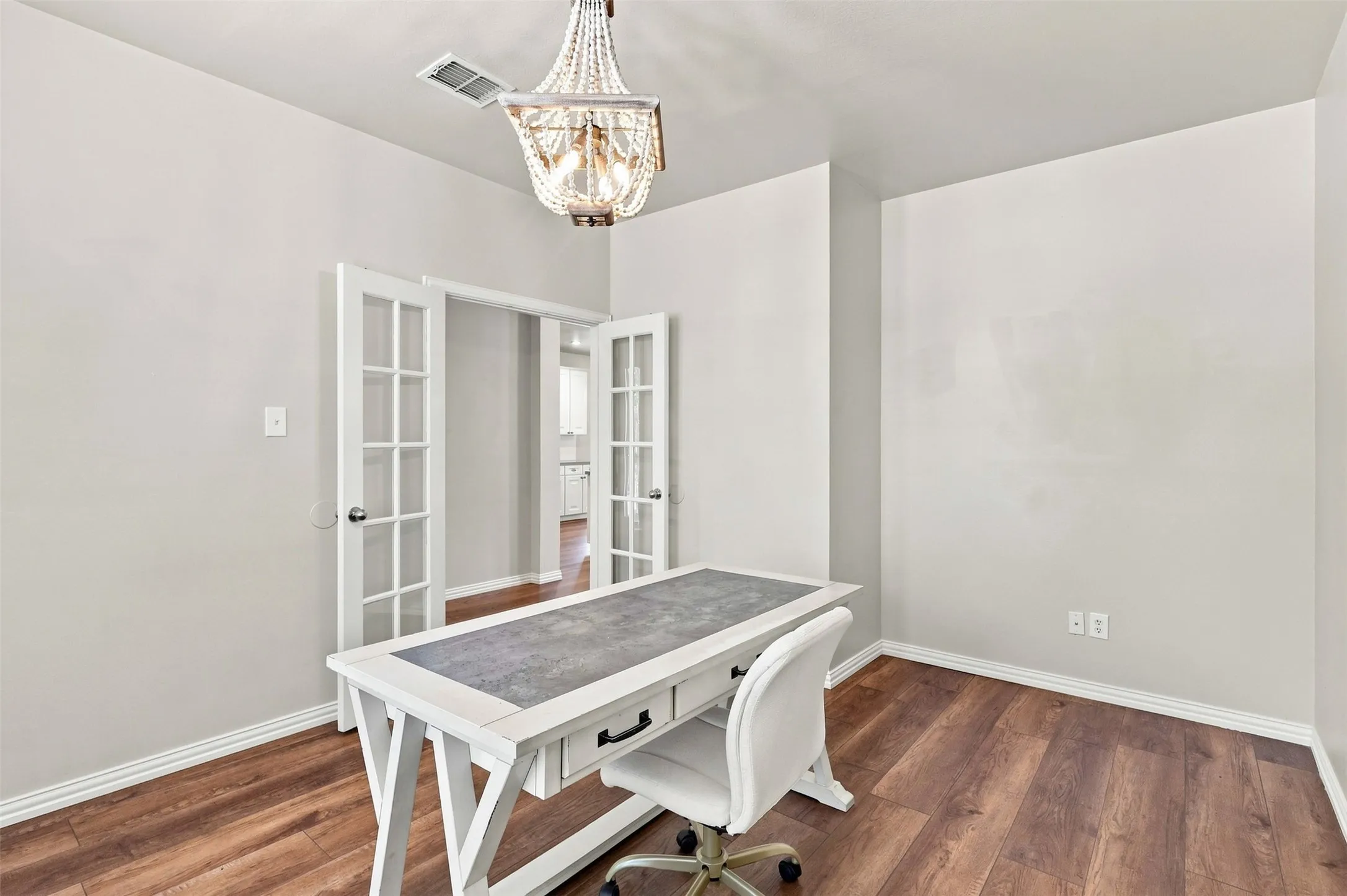 Single Family Residence For Sale in Denton County , 10124 Cedar Lake Drive, Providence Village, Texas 76227, 3 Bedroom, 3 Bathroom, 2 Garage spaces, 2,067 Sqft, built in 2003, mls#21381875, Real Estate Agent in Providence Village, Homes For Sale in Denton county, Homes For Sale in Providence Village, Realtor in Providence Village Texas, Real Estate Brokerage Independent Realty Texas, Luminita Cordes Realtor