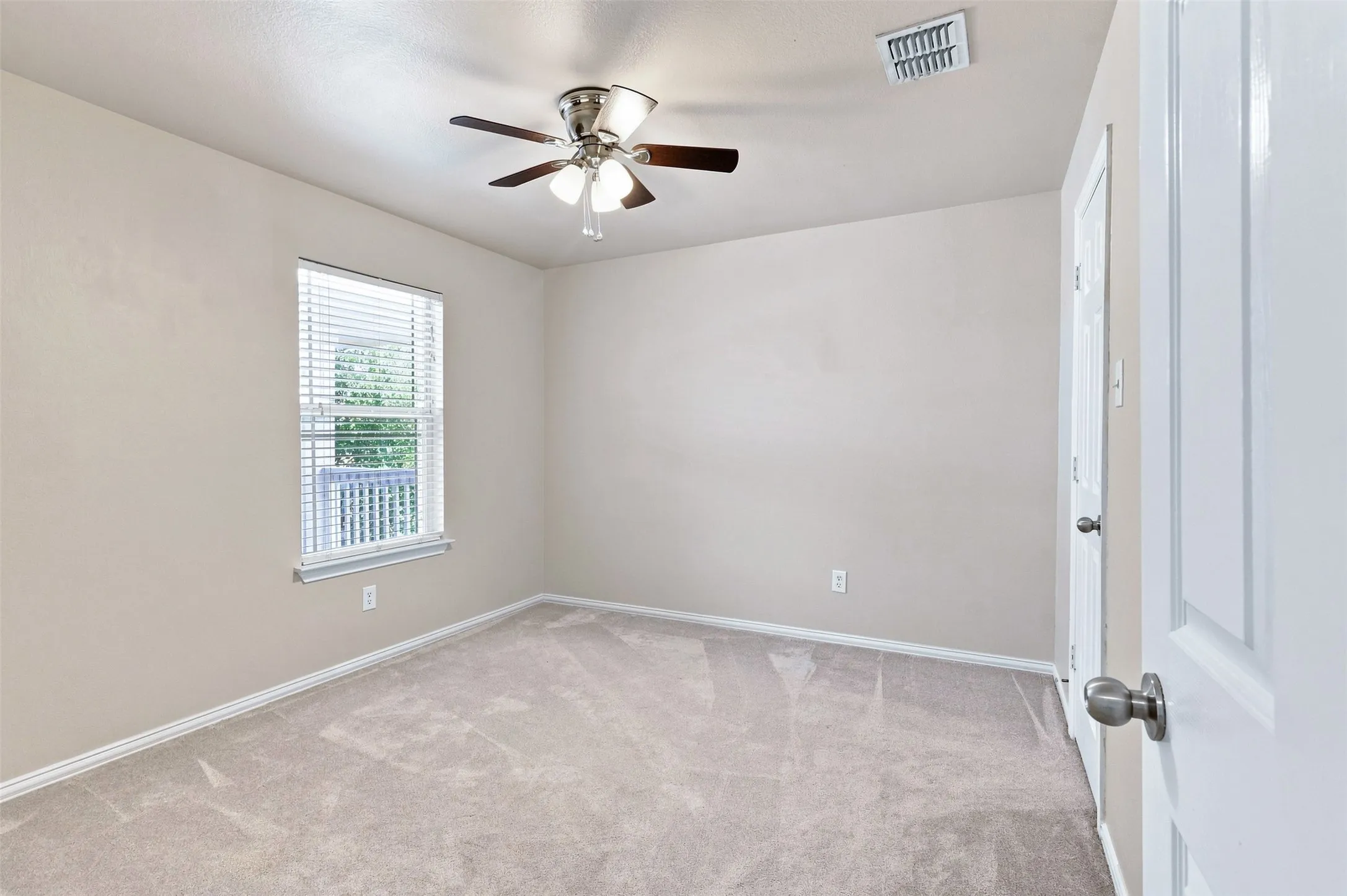 Single Family Residence For Sale in Denton County , 10124 Cedar Lake Drive, Providence Village, Texas 76227, 3 Bedroom, 3 Bathroom, 2 Garage spaces, 2,067 Sqft, built in 2003, mls#21381875, Real Estate Agent in Providence Village, Homes For Sale in Denton county, Homes For Sale in Providence Village, Realtor in Providence Village Texas, Real Estate Brokerage Independent Realty Texas, Luminita Cordes Realtor