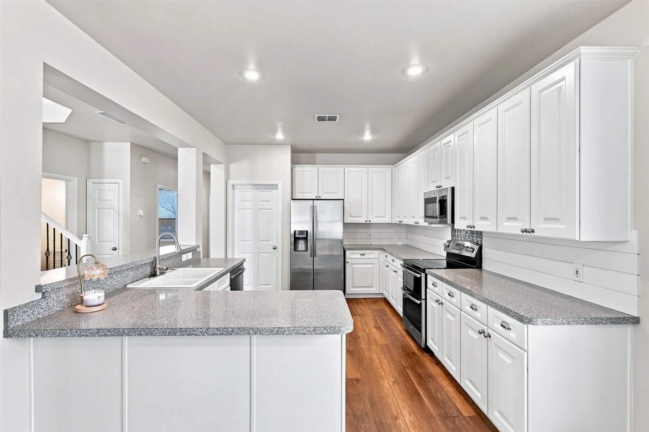 Single Family Residence For Sale in Denton County , 10124 Cedar Lake Drive, Providence Village, Texas 76227, 3 Bedroom, 3 Bathroom, 2 Garage spaces, 2,067 Sqft, built in 2003, mls#21381875, Real Estate Agent in Providence Village, Homes For Sale in Denton county, Homes For Sale in Providence Village, Realtor in Providence Village Texas, Real Estate Brokerage Independent Realty Texas, Luminita Cordes Realtor