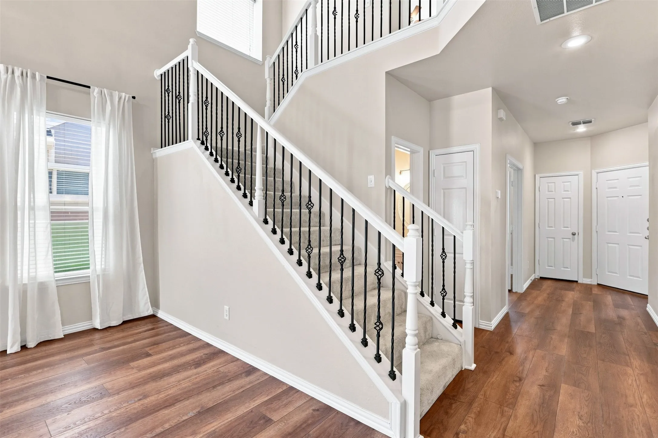Single Family Residence For Sale in Denton County , 10124 Cedar Lake Drive, Providence Village, Texas 76227, 3 Bedroom, 3 Bathroom, 2 Garage spaces, 2,067 Sqft, built in 2003, mls#21381875, Real Estate Agent in Providence Village, Homes For Sale in Denton county, Homes For Sale in Providence Village, Realtor in Providence Village Texas, Real Estate Brokerage Independent Realty Texas, Luminita Cordes Realtor
