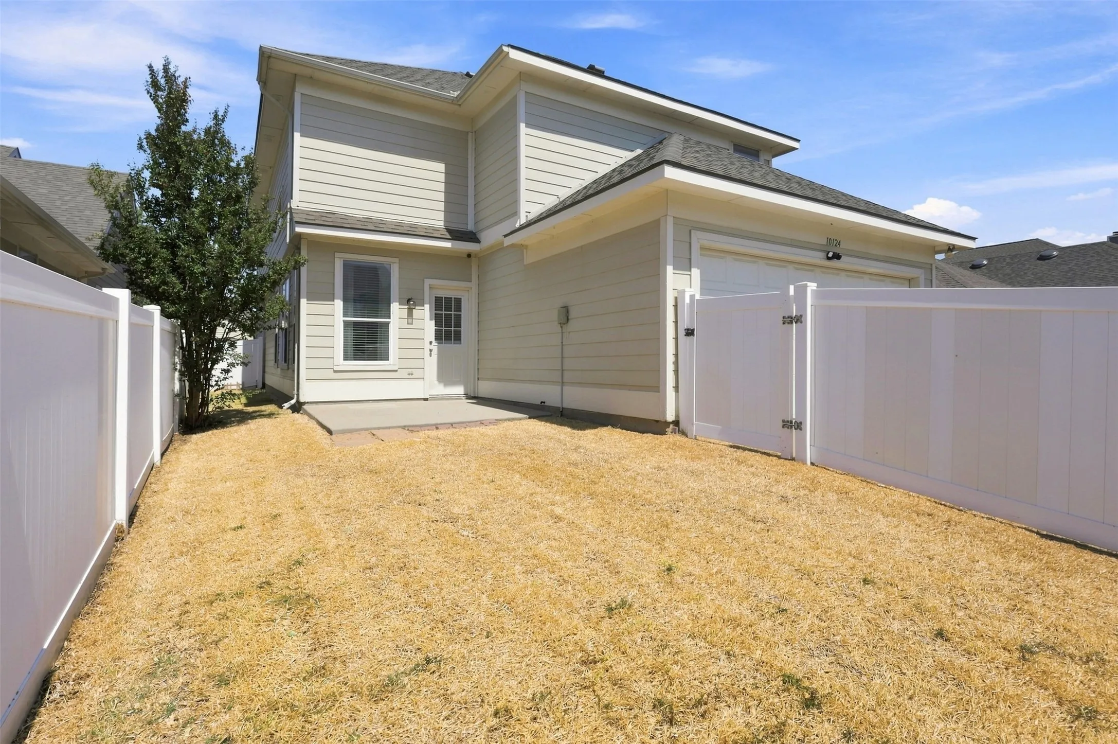 Single Family Residence For Sale in Denton County , 10124 Cedar Lake Drive, Providence Village, Texas 76227, 3 Bedroom, 3 Bathroom, 2 Garage spaces, 2,067 Sqft, built in 2003, mls#21381875, Real Estate Agent in Providence Village, Homes For Sale in Denton county, Homes For Sale in Providence Village, Realtor in Providence Village Texas, Real Estate Brokerage Independent Realty Texas, Luminita Cordes Realtor