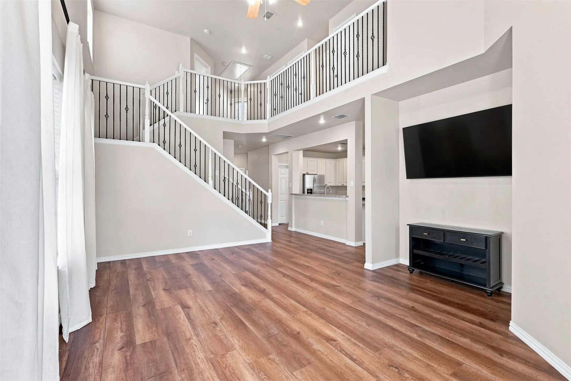 Single Family Residence For Sale in Denton County , 10124 Cedar Lake Drive, Providence Village, Texas 76227, 3 Bedroom, 3 Bathroom, 2 Garage spaces, 2,067 Sqft, built in 2003, mls#21381875, Real Estate Agent in Providence Village, Homes For Sale in Denton county, Homes For Sale in Providence Village, Realtor in Providence Village Texas, Real Estate Brokerage Independent Realty Texas, Luminita Cordes Realtor