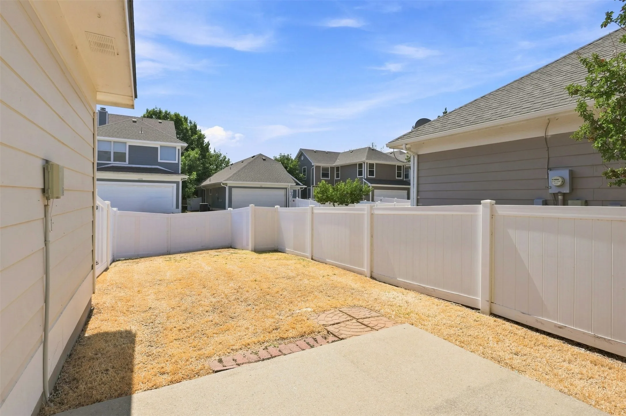 Single Family Residence For Sale in Denton County , 10124 Cedar Lake Drive, Providence Village, Texas 76227, 3 Bedroom, 3 Bathroom, 2 Garage spaces, 2,067 Sqft, built in 2003, mls#21381875, Real Estate Agent in Providence Village, Homes For Sale in Denton county, Homes For Sale in Providence Village, Realtor in Providence Village Texas, Real Estate Brokerage Independent Realty Texas, Luminita Cordes Realtor