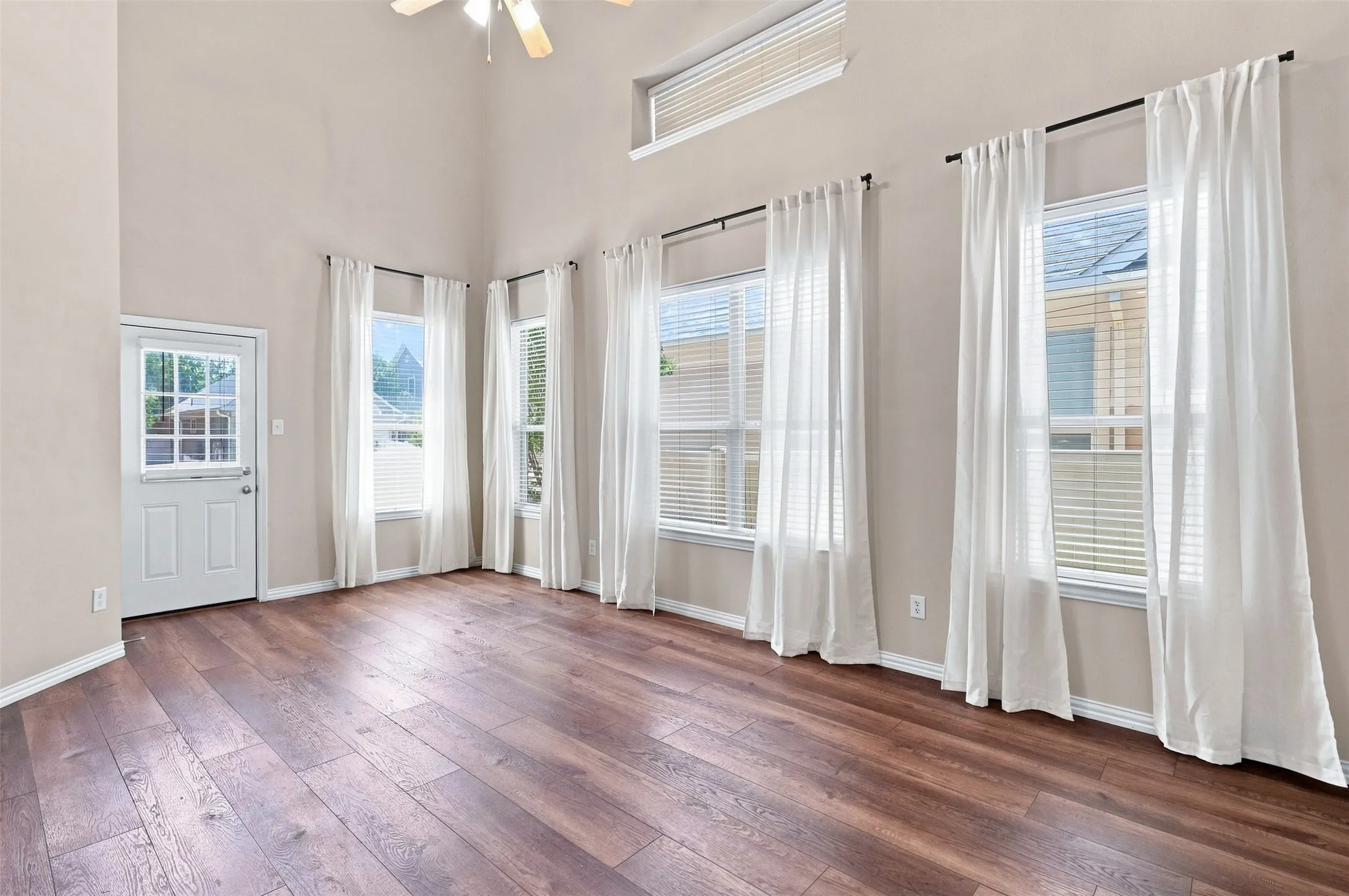Single Family Residence For Sale in Denton County , 10124 Cedar Lake Drive, Providence Village, Texas 76227, 3 Bedroom, 3 Bathroom, 2 Garage spaces, 2,067 Sqft, built in 2003, mls#21381875, Real Estate Agent in Providence Village, Homes For Sale in Denton county, Homes For Sale in Providence Village, Realtor in Providence Village Texas, Real Estate Brokerage Independent Realty Texas, Luminita Cordes Realtor