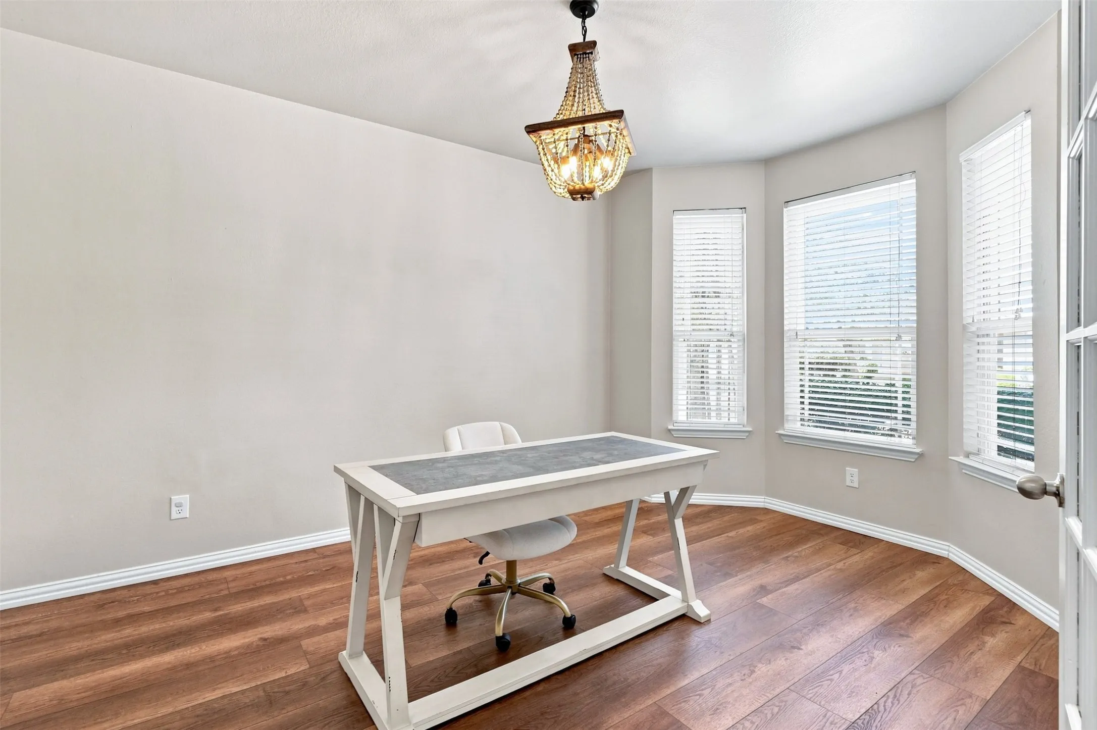 Single Family Residence For Sale in Denton County , 10124 Cedar Lake Drive, Providence Village, Texas 76227, 3 Bedroom, 3 Bathroom, 2 Garage spaces, 2,067 Sqft, built in 2003, mls#21381875, Real Estate Agent in Providence Village, Homes For Sale in Denton county, Homes For Sale in Providence Village, Realtor in Providence Village Texas, Real Estate Brokerage Independent Realty Texas, Luminita Cordes Realtor