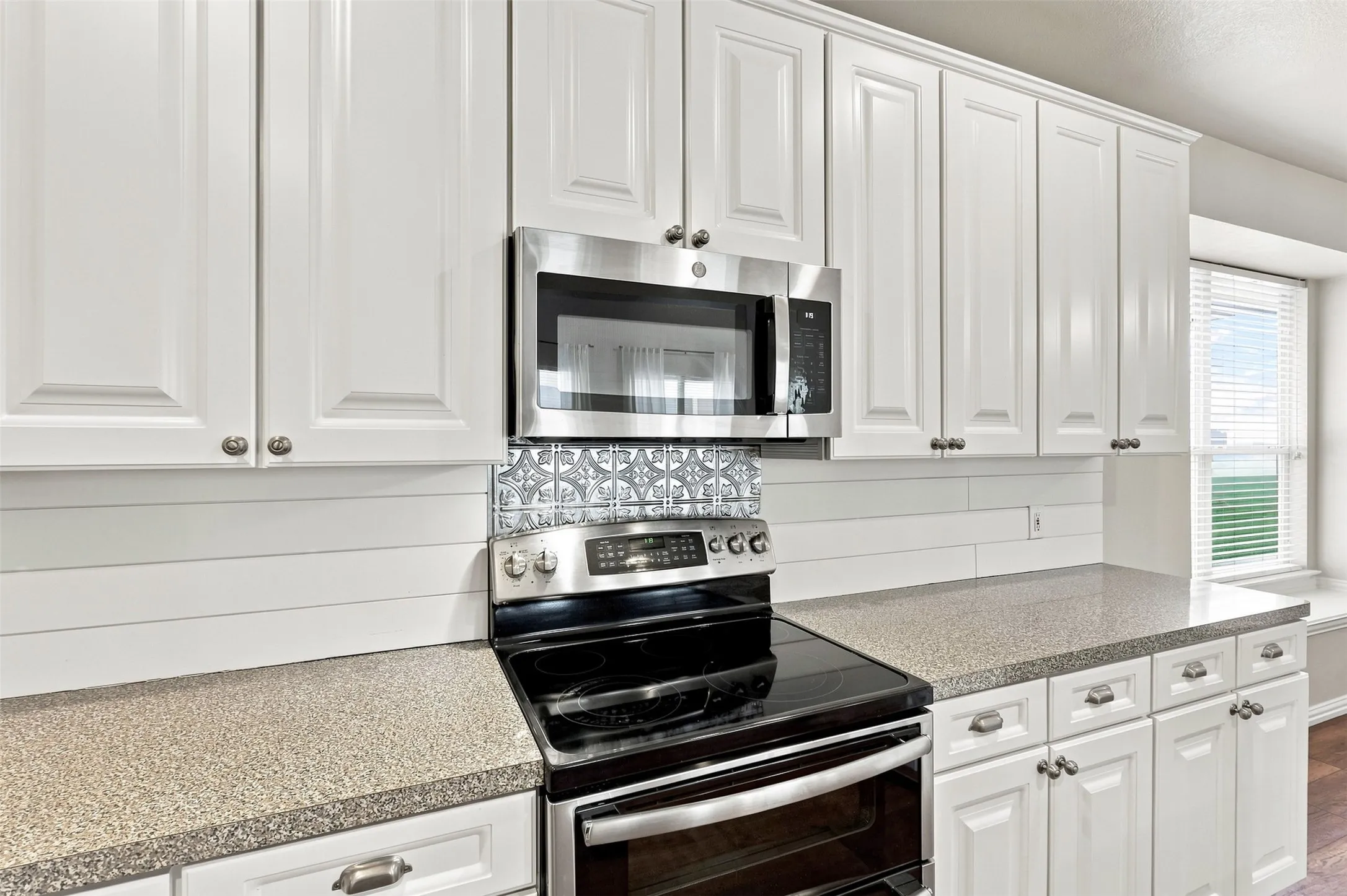 Single Family Residence For Sale in Denton County , 10124 Cedar Lake Drive, Providence Village, Texas 76227, 3 Bedroom, 3 Bathroom, 2 Garage spaces, 2,067 Sqft, built in 2003, mls#21381875, Real Estate Agent in Providence Village, Homes For Sale in Denton county, Homes For Sale in Providence Village, Realtor in Providence Village Texas, Real Estate Brokerage Independent Realty Texas, Luminita Cordes Realtor
