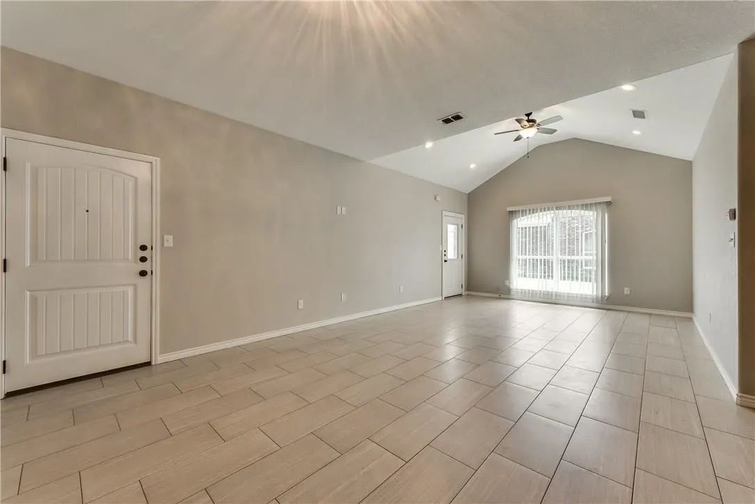 Duplex For Rent in Taylor County , 6035 Jennings Drive 6037, Abilene, Texas 79606, 3 Bedroom, 2 Bathroom, 2 Garage spaces, 3,052 Sqft, built in 2017, mls#21381877, Real Estate Agent in Abilene, Homes For Rent in Taylor county, Homes For Rent in Abilene, Realtor in Abilene Texas, Real Estate Brokerage Independent Realty Texas, Luminita Cordes Realtor
