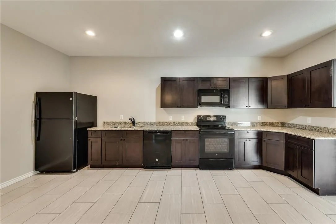Duplex For Rent in Taylor County , 6035 Jennings Drive 6037, Abilene, Texas 79606, 3 Bedroom, 2 Bathroom, 2 Garage spaces, 3,052 Sqft, built in 2017, mls#21381877, Real Estate Agent in Abilene, Homes For Rent in Taylor county, Homes For Rent in Abilene, Realtor in Abilene Texas, Real Estate Brokerage Independent Realty Texas, Luminita Cordes Realtor