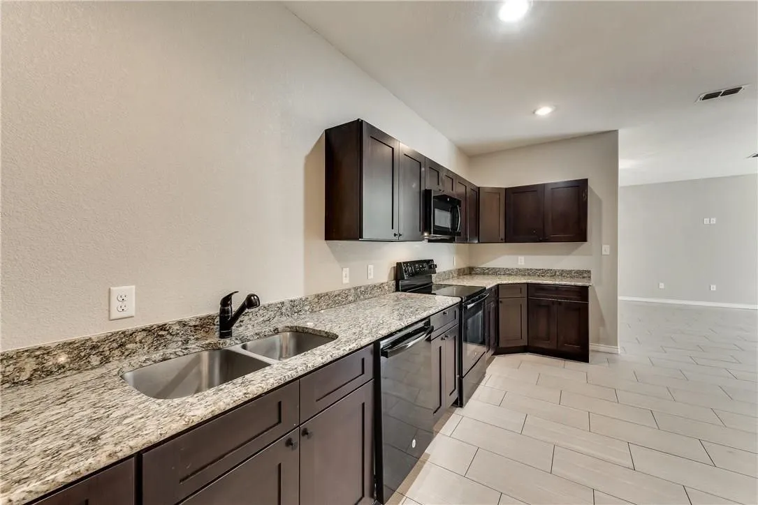 Duplex For Rent in Taylor County , 6035 Jennings Drive 6037, Abilene, Texas 79606, 3 Bedroom, 2 Bathroom, 2 Garage spaces, 3,052 Sqft, built in 2017, mls#21381877, Real Estate Agent in Abilene, Homes For Rent in Taylor county, Homes For Rent in Abilene, Realtor in Abilene Texas, Real Estate Brokerage Independent Realty Texas, Luminita Cordes Realtor