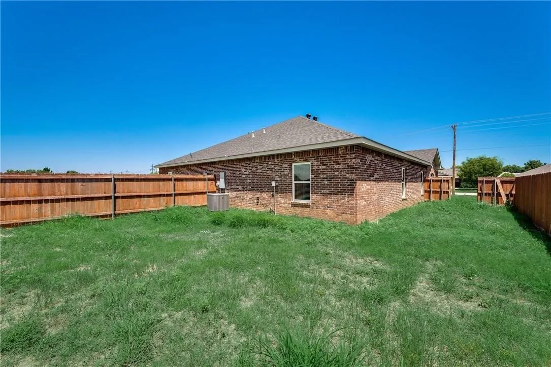 Duplex For Rent in Taylor County , 6035 Jennings Drive 6037, Abilene, Texas 79606, 3 Bedroom, 2 Bathroom, 2 Garage spaces, 3,052 Sqft, built in 2017, mls#21381877, Real Estate Agent in Abilene, Homes For Rent in Taylor county, Homes For Rent in Abilene, Realtor in Abilene Texas, Real Estate Brokerage Independent Realty Texas, Luminita Cordes Realtor
