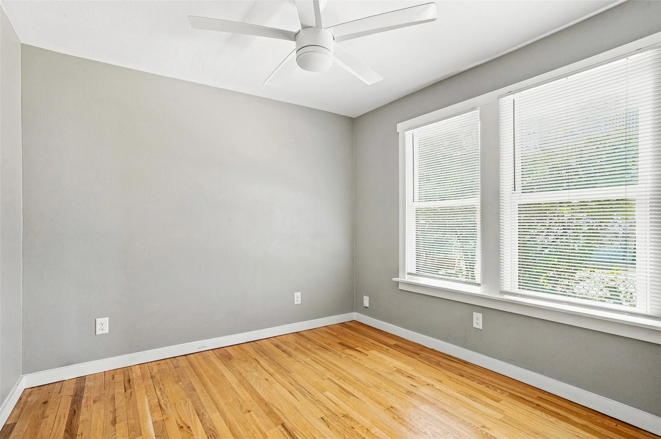 Single Family Residence For Sale in Tarrant County , 1009 Greer Street, Fort Worth, Texas 76102, 2 Bedroom, 2 Bathroom, Garage spaces, 1,500 Sqft, built in 1923, mls#21381879, Real Estate Agent in Fort Worth, Homes For Sale in Tarrant county, Homes For Sale in Fort Worth, Realtor in Fort Worth Texas, Real Estate Brokerage Independent Realty Texas, Luminita Cordes Realtor