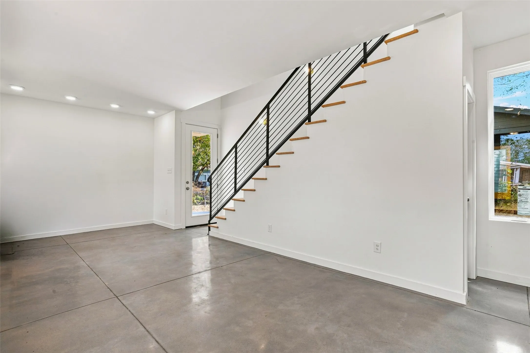 Single Family Residence For Sale in Tarrant County , 1009 Greer Street, Fort Worth, Texas 76102, 2 Bedroom, 2 Bathroom, Garage spaces, 1,500 Sqft, built in 1923, mls#21381879, Real Estate Agent in Fort Worth, Homes For Sale in Tarrant county, Homes For Sale in Fort Worth, Realtor in Fort Worth Texas, Real Estate Brokerage Independent Realty Texas, Luminita Cordes Realtor