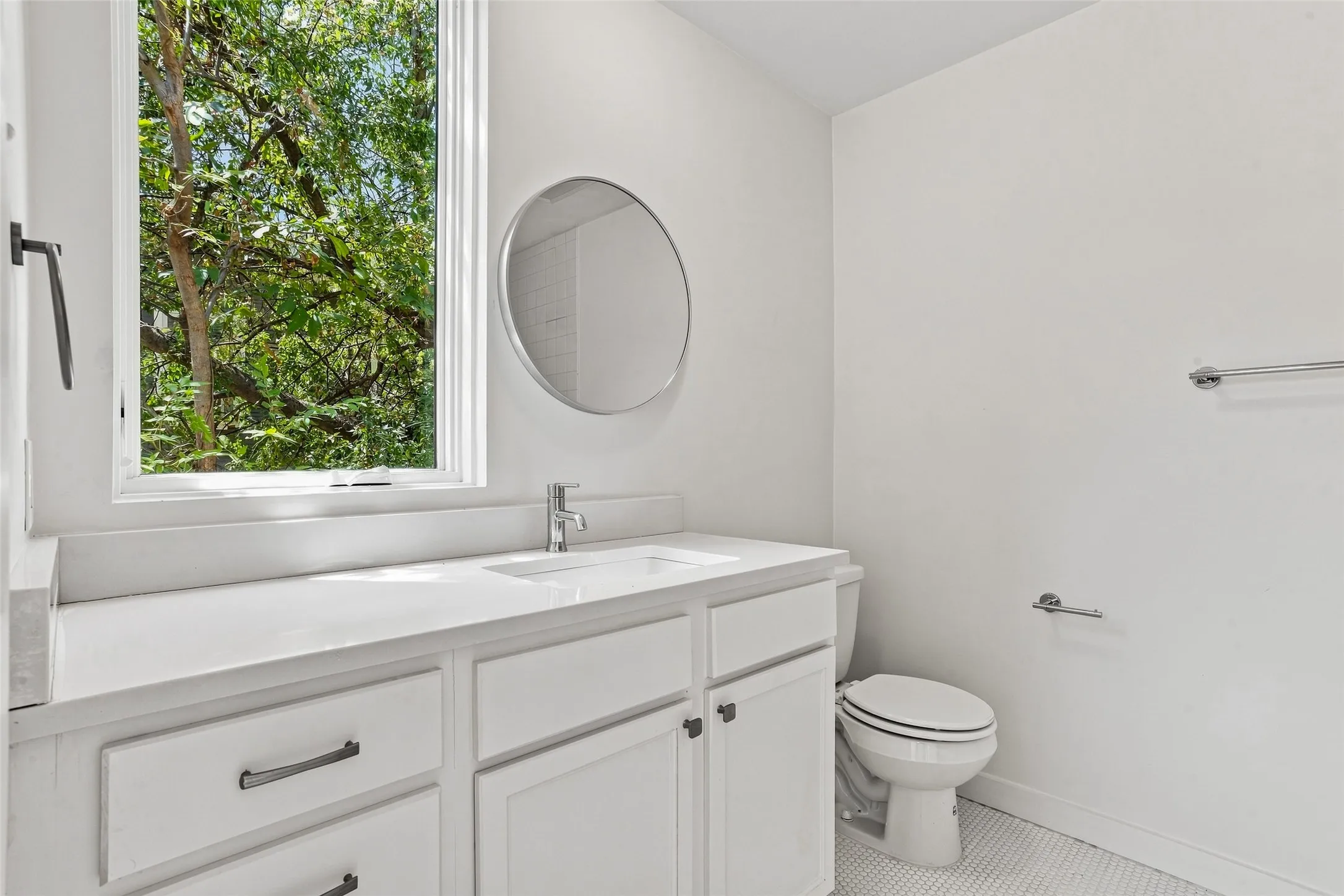 Single Family Residence For Sale in Tarrant County , 1009 Greer Street, Fort Worth, Texas 76102, 2 Bedroom, 2 Bathroom, Garage spaces, 1,500 Sqft, built in 1923, mls#21381879, Real Estate Agent in Fort Worth, Homes For Sale in Tarrant county, Homes For Sale in Fort Worth, Realtor in Fort Worth Texas, Real Estate Brokerage Independent Realty Texas, Luminita Cordes Realtor