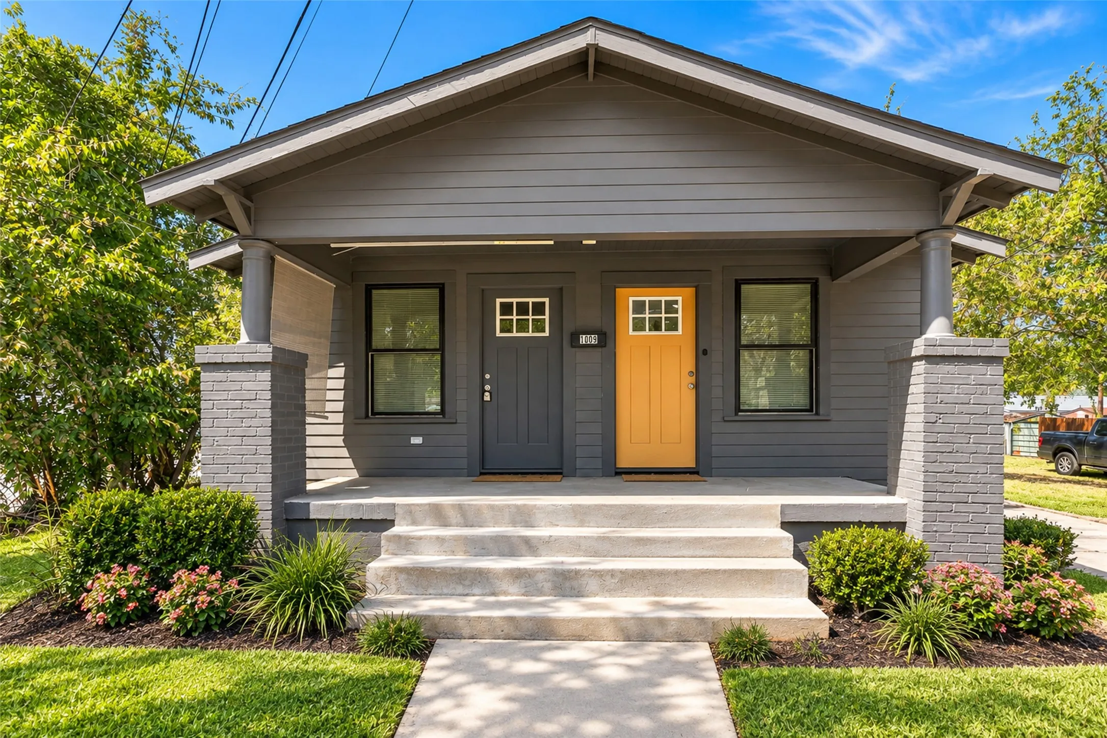 Single Family Residence For Sale in Tarrant County , 1009 Greer Street, Fort Worth, Texas 76102, 2 Bedroom, 2 Bathroom, Garage spaces, 1,500 Sqft, built in 1923, mls#21381879, Real Estate Agent in Fort Worth, Homes For Sale in Tarrant county, Homes For Sale in Fort Worth, Realtor in Fort Worth Texas, Real Estate Brokerage Independent Realty Texas, Luminita Cordes Realtor