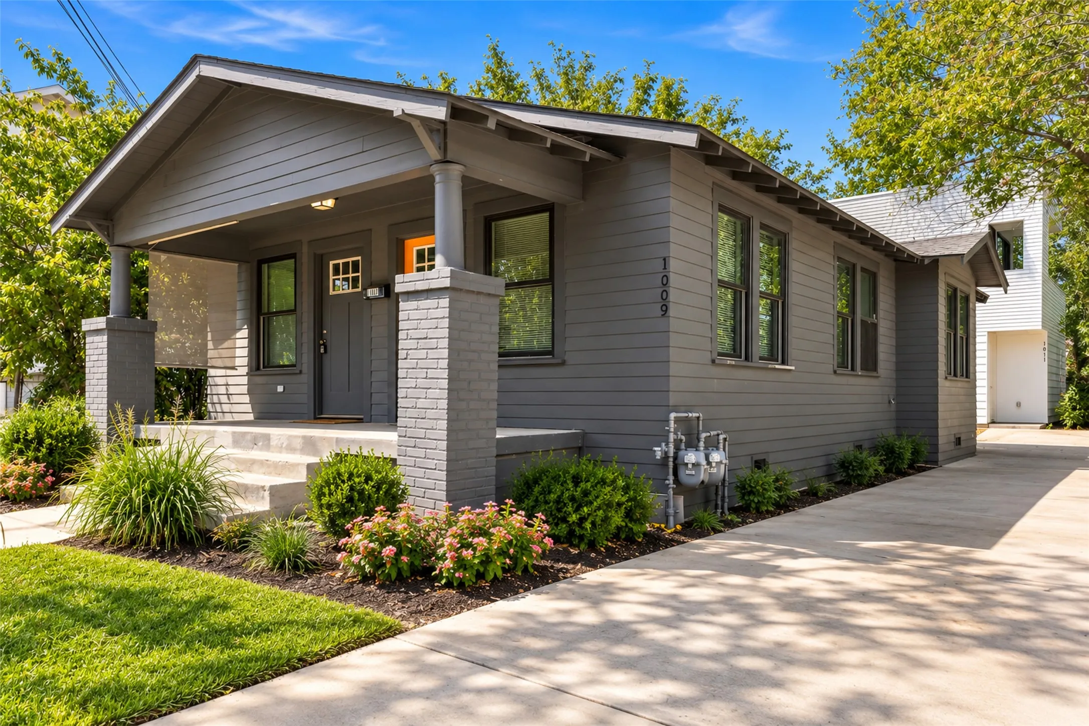 Single Family Residence For Sale in Tarrant County , 1009 Greer Street, Fort Worth, Texas 76102, 2 Bedroom, 2 Bathroom, Garage spaces, 1,500 Sqft, built in 1923, mls#21381879, Real Estate Agent in Fort Worth, Homes For Sale in Tarrant county, Homes For Sale in Fort Worth, Realtor in Fort Worth Texas, Real Estate Brokerage Independent Realty Texas, Luminita Cordes Realtor