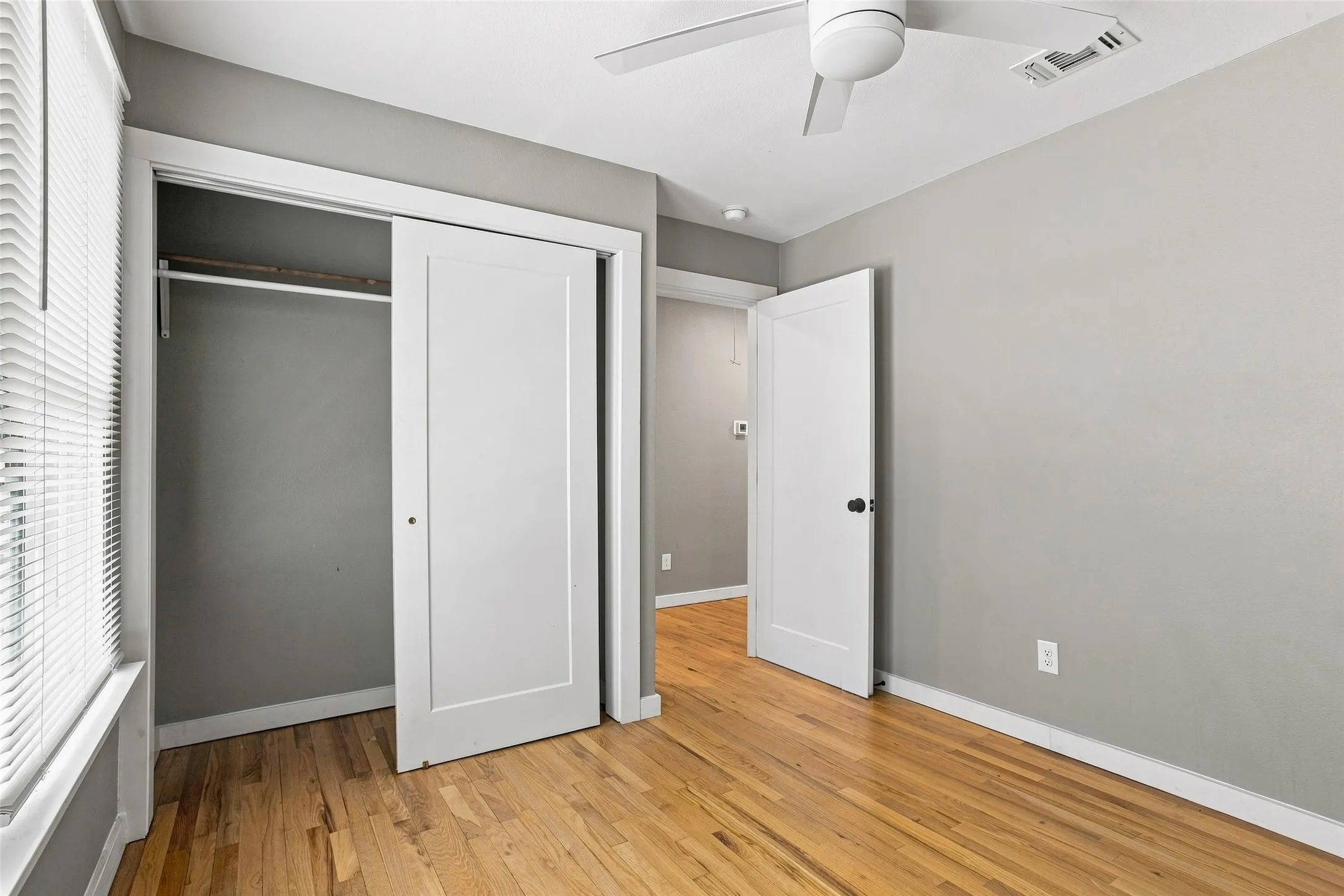 Single Family Residence For Sale in Tarrant County , 1009 Greer Street, Fort Worth, Texas 76102, 2 Bedroom, 2 Bathroom, Garage spaces, 1,500 Sqft, built in 1923, mls#21381879, Real Estate Agent in Fort Worth, Homes For Sale in Tarrant county, Homes For Sale in Fort Worth, Realtor in Fort Worth Texas, Real Estate Brokerage Independent Realty Texas, Luminita Cordes Realtor