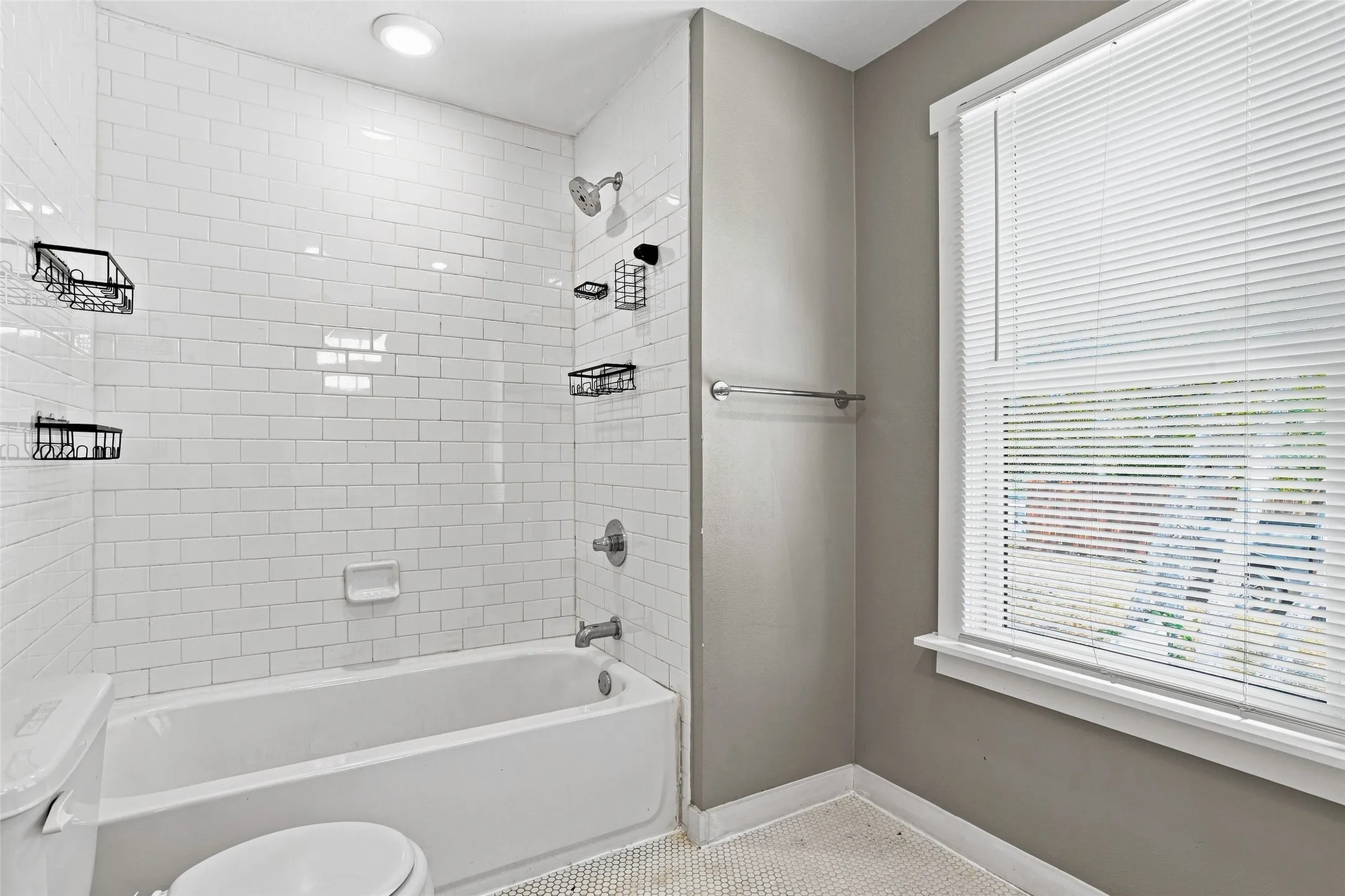 Single Family Residence For Sale in Tarrant County , 1009 Greer Street, Fort Worth, Texas 76102, 2 Bedroom, 2 Bathroom, Garage spaces, 1,500 Sqft, built in 1923, mls#21381879, Real Estate Agent in Fort Worth, Homes For Sale in Tarrant county, Homes For Sale in Fort Worth, Realtor in Fort Worth Texas, Real Estate Brokerage Independent Realty Texas, Luminita Cordes Realtor