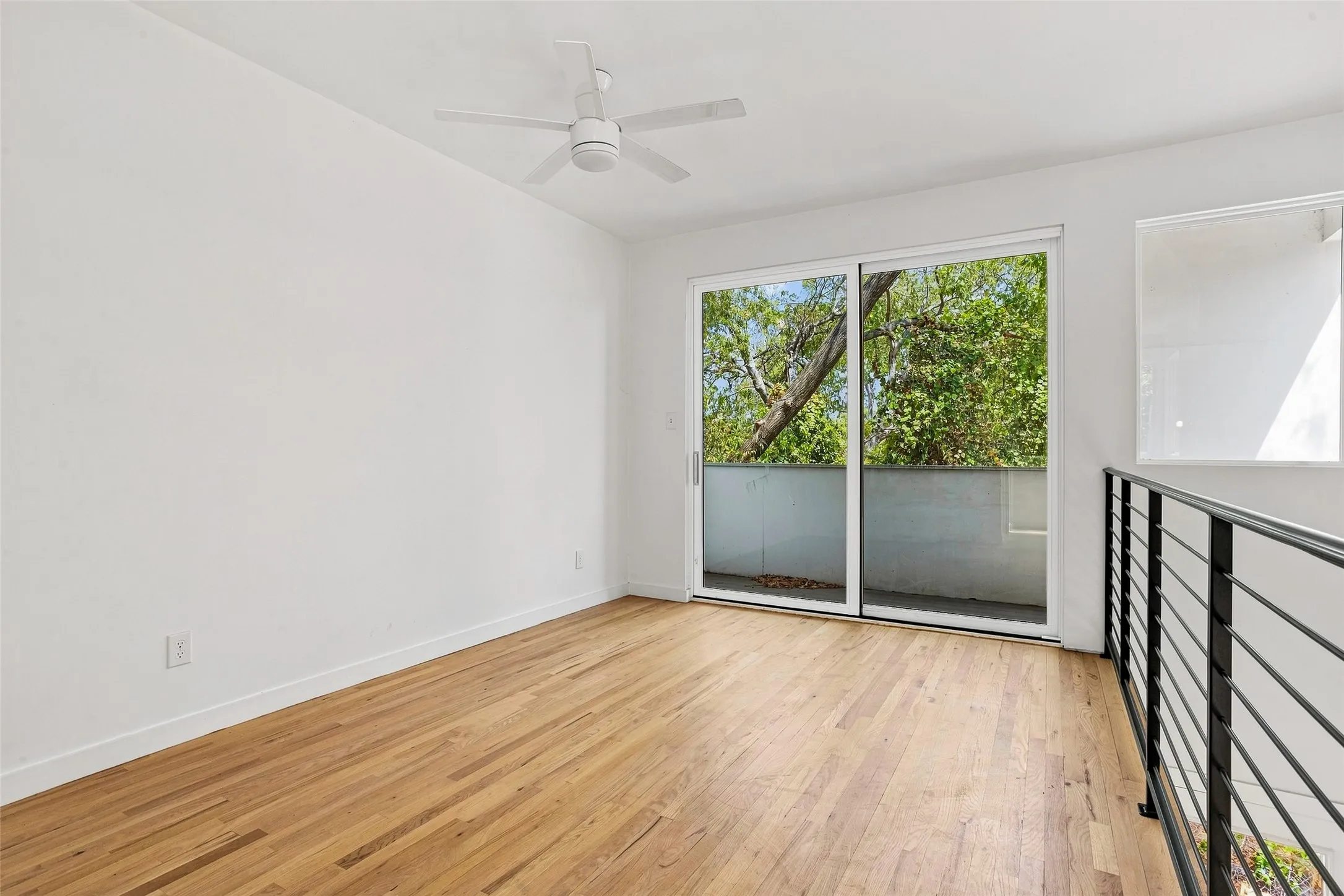 Single Family Residence For Sale in Tarrant County , 1009 Greer Street, Fort Worth, Texas 76102, 2 Bedroom, 2 Bathroom, Garage spaces, 1,500 Sqft, built in 1923, mls#21381879, Real Estate Agent in Fort Worth, Homes For Sale in Tarrant county, Homes For Sale in Fort Worth, Realtor in Fort Worth Texas, Real Estate Brokerage Independent Realty Texas, Luminita Cordes Realtor
