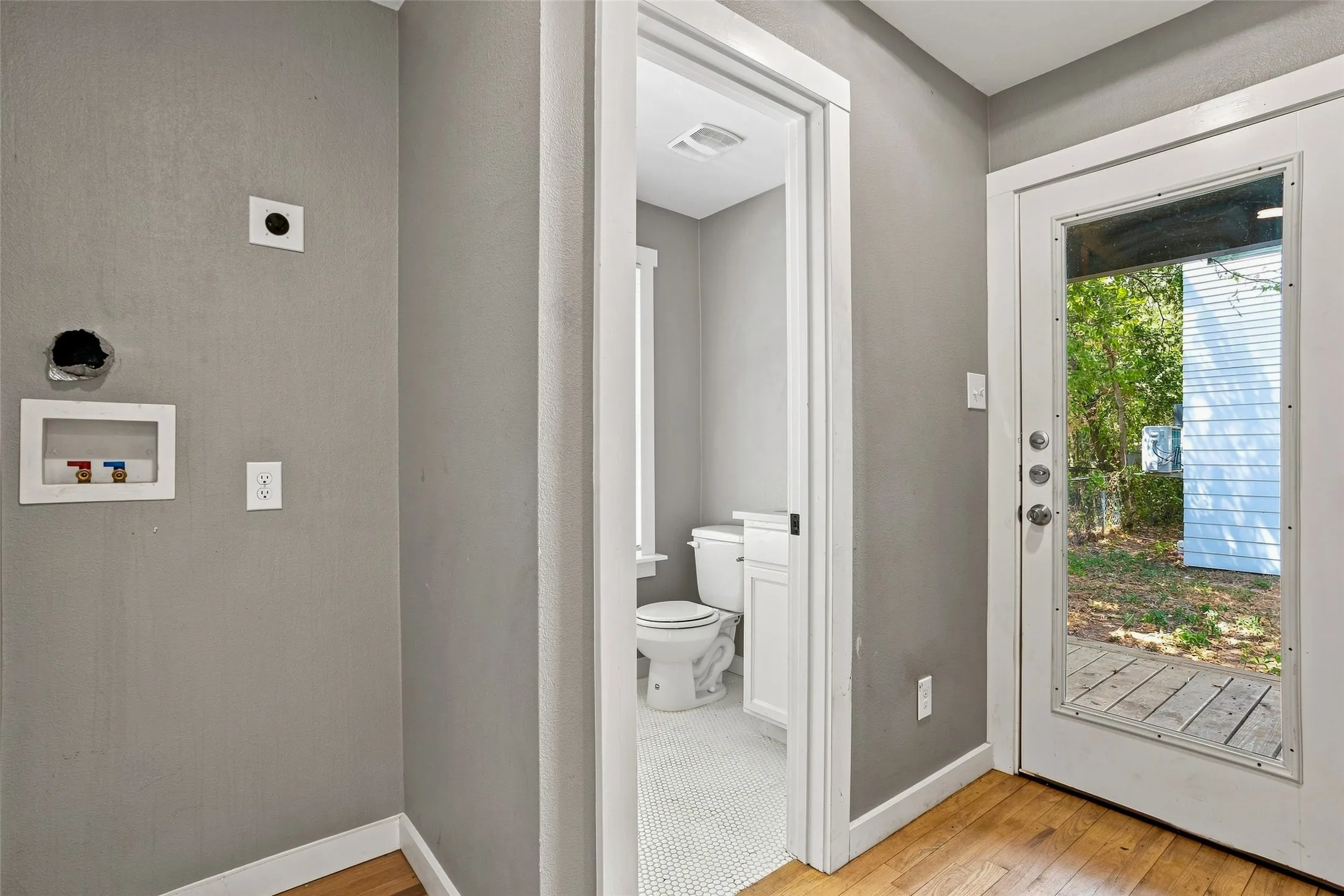 Single Family Residence For Sale in Tarrant County , 1009 Greer Street, Fort Worth, Texas 76102, 2 Bedroom, 2 Bathroom, Garage spaces, 1,500 Sqft, built in 1923, mls#21381879, Real Estate Agent in Fort Worth, Homes For Sale in Tarrant county, Homes For Sale in Fort Worth, Realtor in Fort Worth Texas, Real Estate Brokerage Independent Realty Texas, Luminita Cordes Realtor