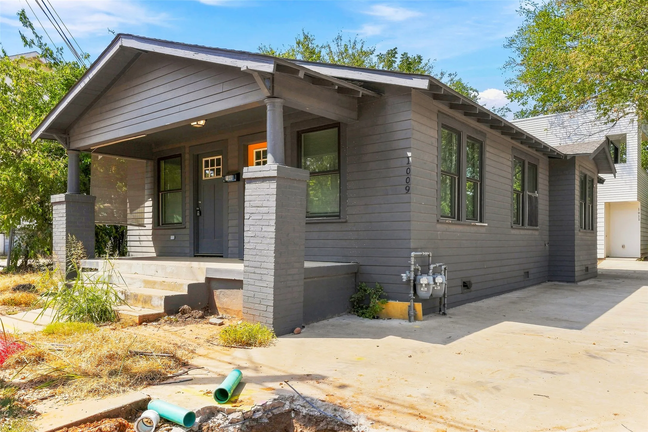 Single Family Residence For Sale in Tarrant County , 1009 Greer Street, Fort Worth, Texas 76102, 2 Bedroom, 2 Bathroom, Garage spaces, 1,500 Sqft, built in 1923, mls#21381879, Real Estate Agent in Fort Worth, Homes For Sale in Tarrant county, Homes For Sale in Fort Worth, Realtor in Fort Worth Texas, Real Estate Brokerage Independent Realty Texas, Luminita Cordes Realtor