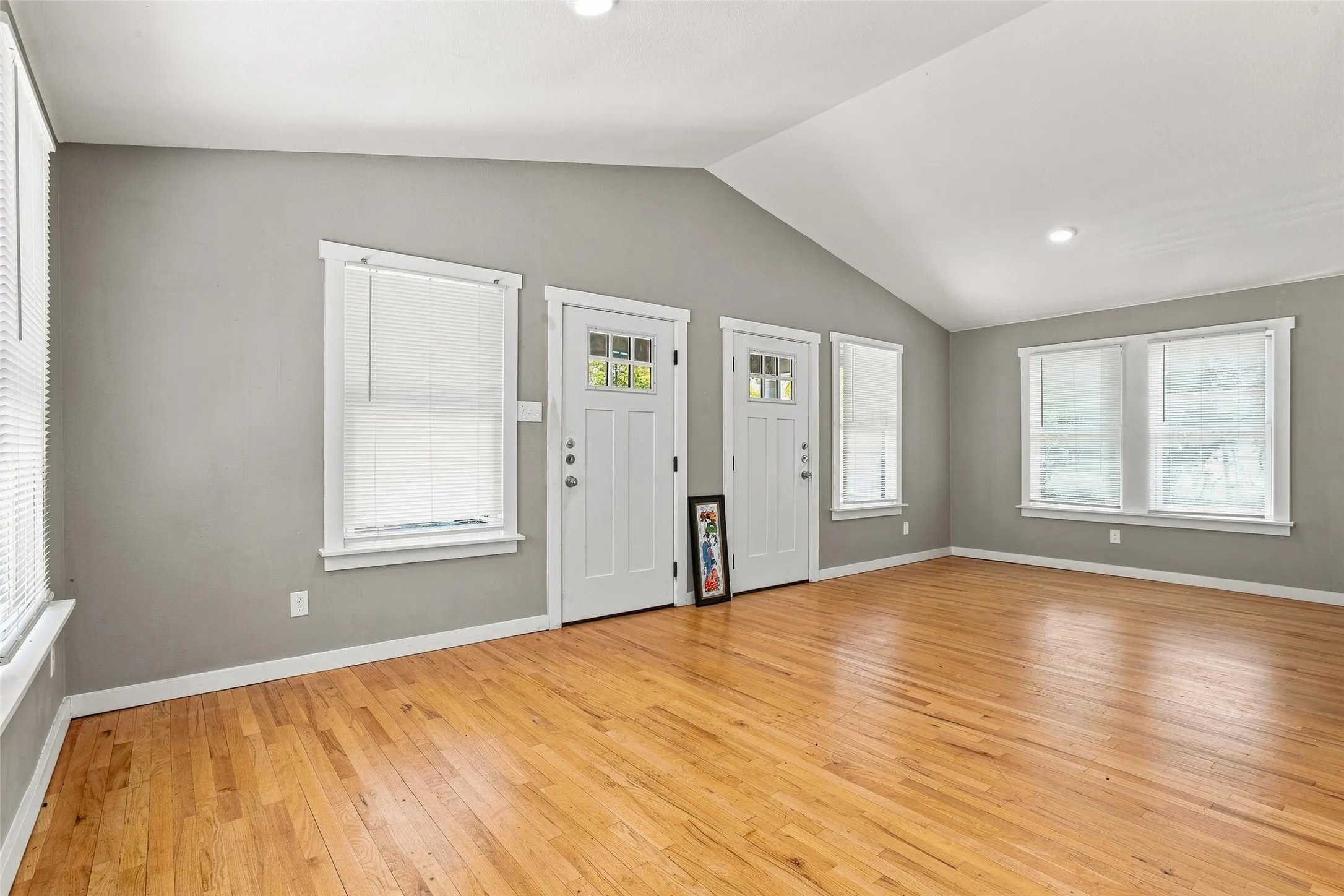 Single Family Residence For Sale in Tarrant County , 1009 Greer Street, Fort Worth, Texas 76102, 2 Bedroom, 2 Bathroom, Garage spaces, 1,500 Sqft, built in 1923, mls#21381879, Real Estate Agent in Fort Worth, Homes For Sale in Tarrant county, Homes For Sale in Fort Worth, Realtor in Fort Worth Texas, Real Estate Brokerage Independent Realty Texas, Luminita Cordes Realtor