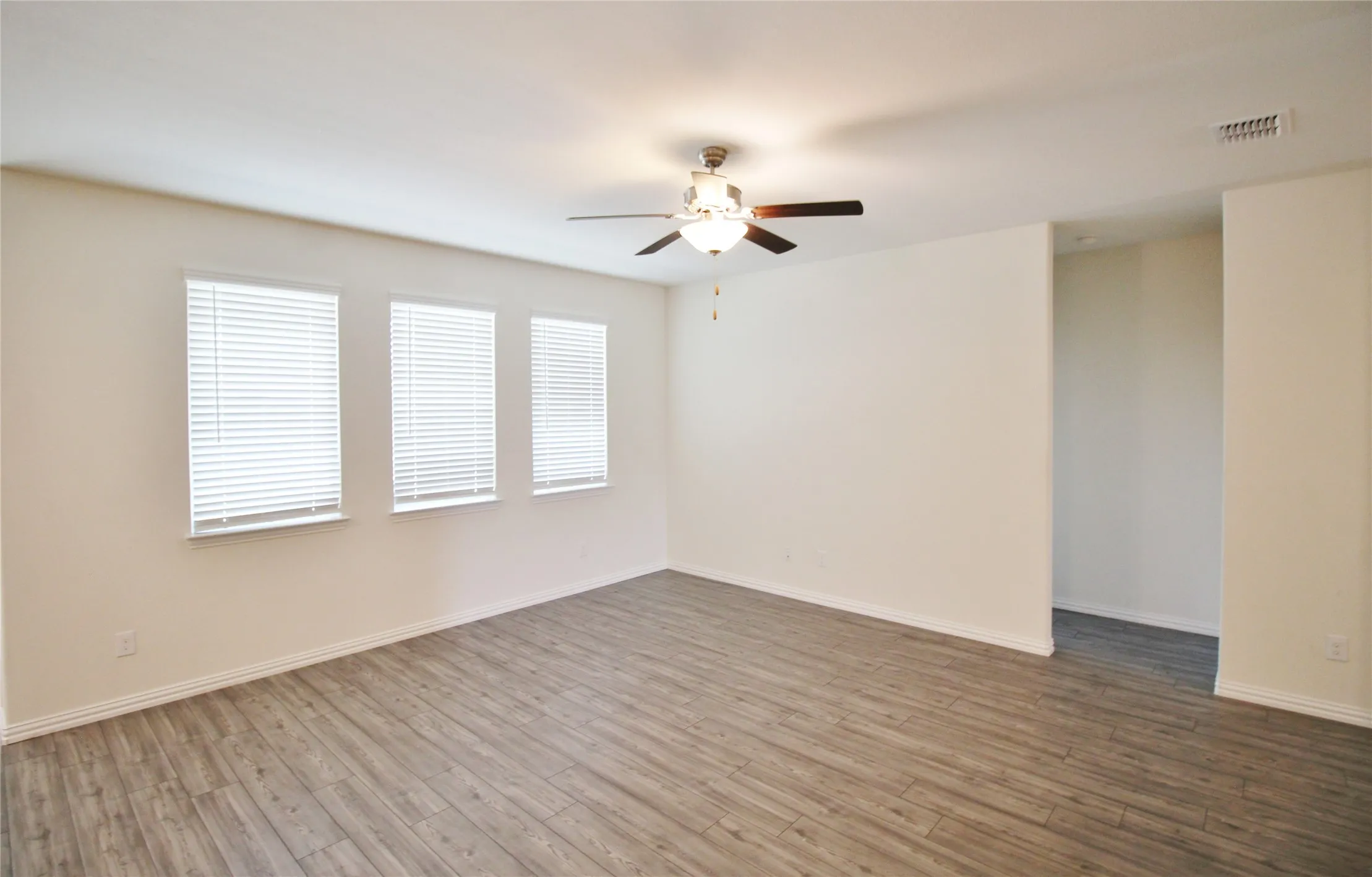 Single Family Residence For Rent in Collin County , 1610 Fields View Drive, Anna, Texas 75409, 4 Bedroom, 2 Bathroom, 2 Garage spaces, 1,835 Sqft, built in 2020, mls#21381808, Real Estate Agent in Anna, Homes For Rent in Collin county, Homes For Rent in Anna, Realtor in Anna Texas, Real Estate Brokerage Independent Realty Texas, Luminita Cordes Realtor