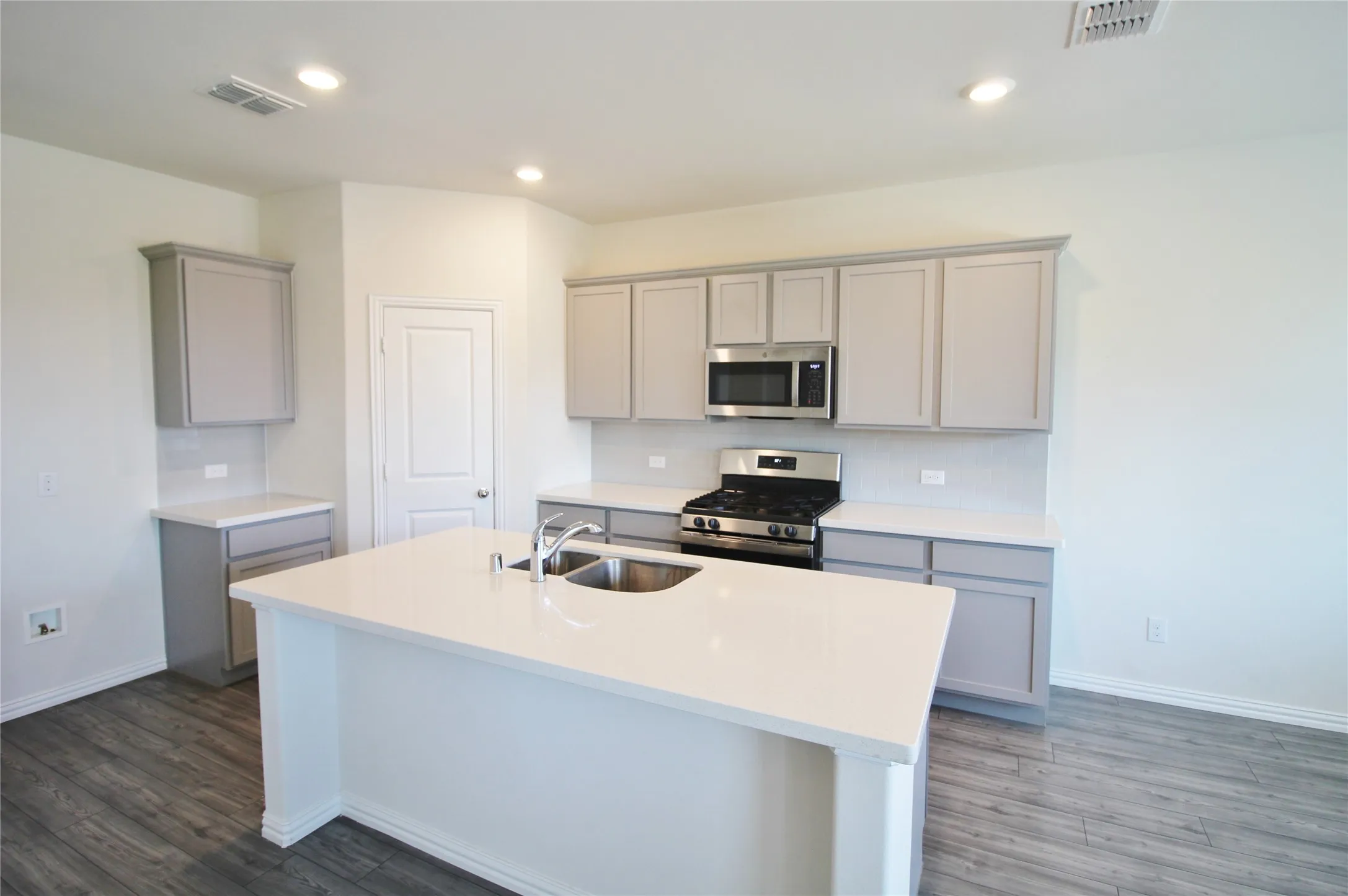 Single Family Residence For Rent in Collin County , 1610 Fields View Drive, Anna, Texas 75409, 4 Bedroom, 2 Bathroom, 2 Garage spaces, 1,835 Sqft, built in 2020, mls#21381808, Real Estate Agent in Anna, Homes For Rent in Collin county, Homes For Rent in Anna, Realtor in Anna Texas, Real Estate Brokerage Independent Realty Texas, Luminita Cordes Realtor