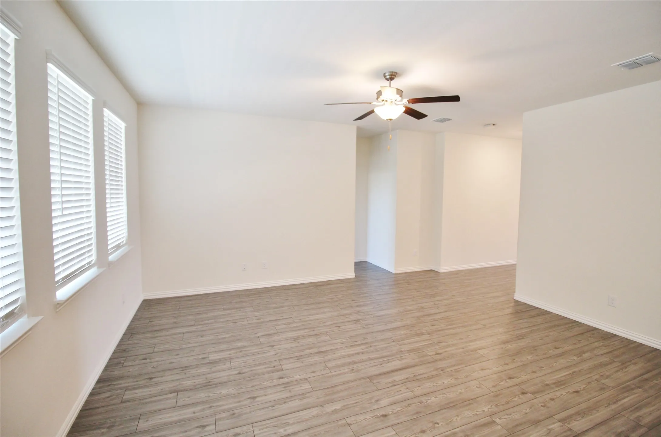Single Family Residence For Rent in Collin County , 1610 Fields View Drive, Anna, Texas 75409, 4 Bedroom, 2 Bathroom, 2 Garage spaces, 1,835 Sqft, built in 2020, mls#21381808, Real Estate Agent in Anna, Homes For Rent in Collin county, Homes For Rent in Anna, Realtor in Anna Texas, Real Estate Brokerage Independent Realty Texas, Luminita Cordes Realtor