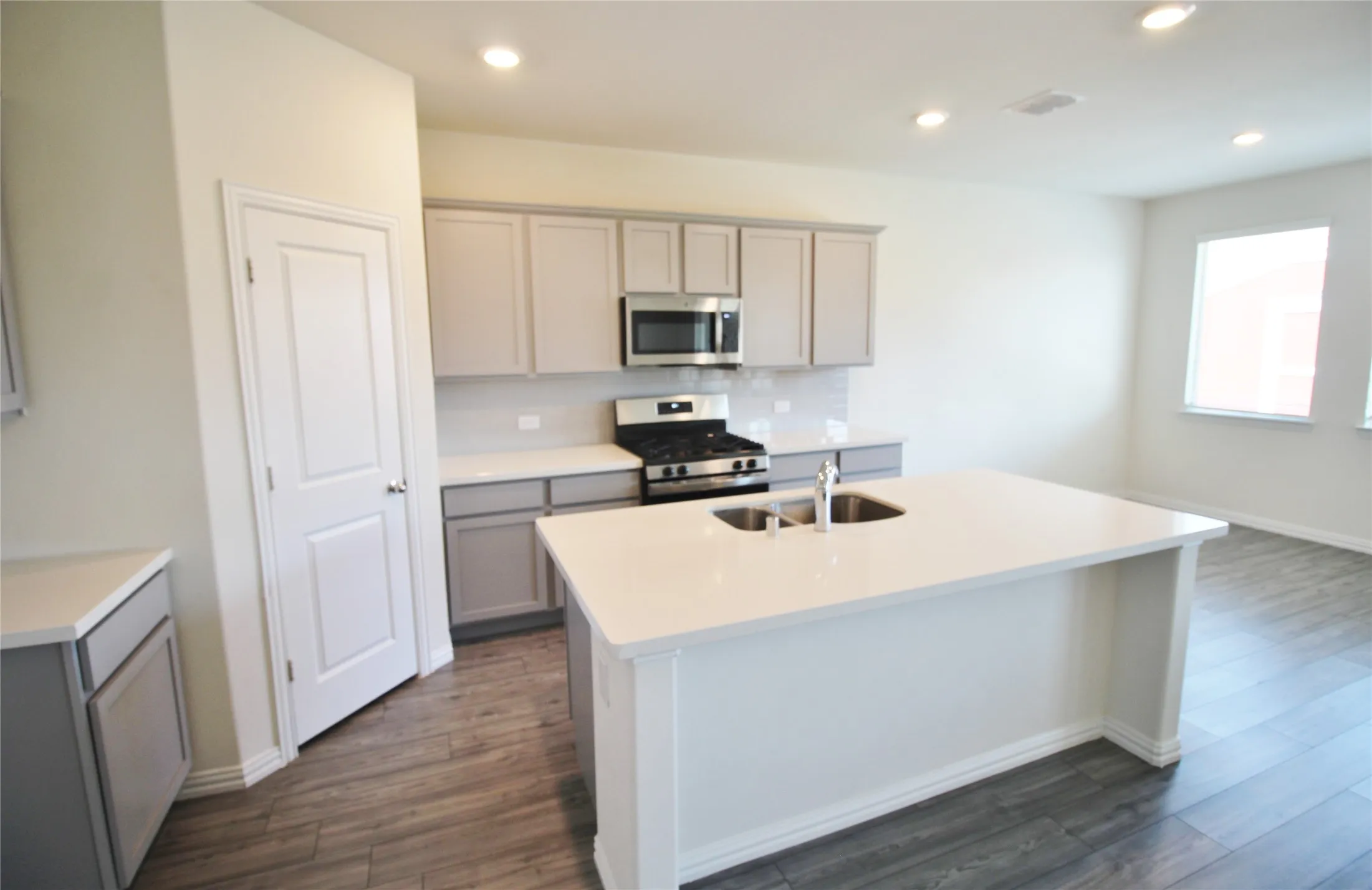 Single Family Residence For Rent in Collin County , 1610 Fields View Drive, Anna, Texas 75409, 4 Bedroom, 2 Bathroom, 2 Garage spaces, 1,835 Sqft, built in 2020, mls#21381808, Real Estate Agent in Anna, Homes For Rent in Collin county, Homes For Rent in Anna, Realtor in Anna Texas, Real Estate Brokerage Independent Realty Texas, Luminita Cordes Realtor