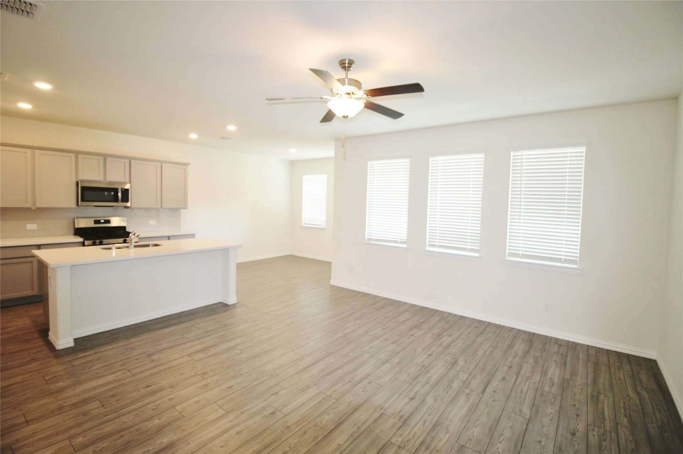Single Family Residence For Rent in Collin County , 1610 Fields View Drive, Anna, Texas 75409, 4 Bedroom, 2 Bathroom, 2 Garage spaces, 1,835 Sqft, built in 2020, mls#21381808, Real Estate Agent in Anna, Homes For Rent in Collin county, Homes For Rent in Anna, Realtor in Anna Texas, Real Estate Brokerage Independent Realty Texas, Luminita Cordes Realtor
