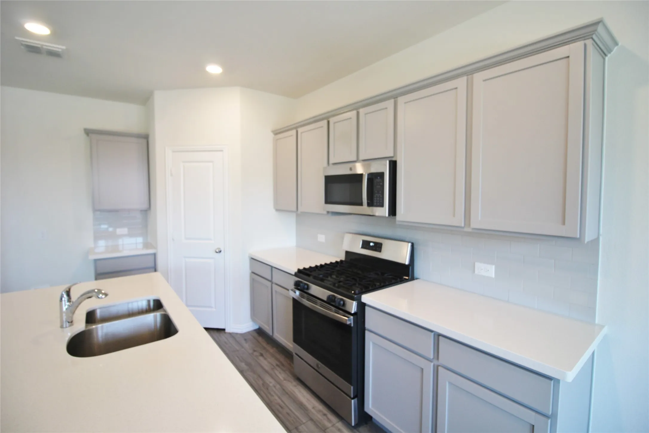 Single Family Residence For Rent in Collin County , 1610 Fields View Drive, Anna, Texas 75409, 4 Bedroom, 2 Bathroom, 2 Garage spaces, 1,835 Sqft, built in 2020, mls#21381808, Real Estate Agent in Anna, Homes For Rent in Collin county, Homes For Rent in Anna, Realtor in Anna Texas, Real Estate Brokerage Independent Realty Texas, Luminita Cordes Realtor