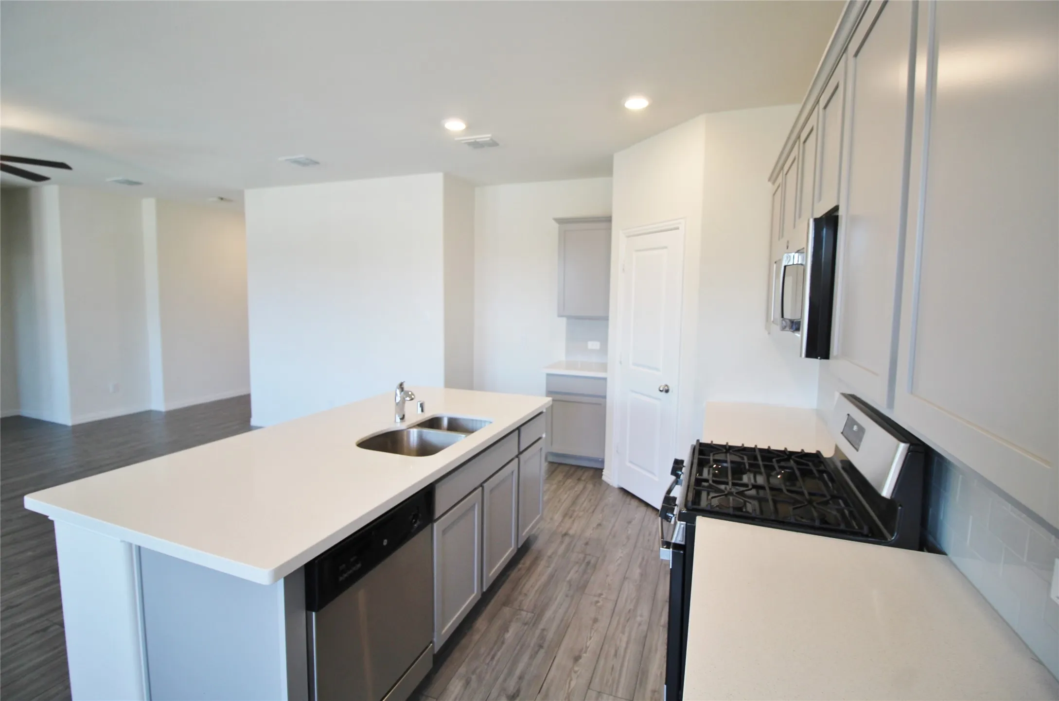 Single Family Residence For Rent in Collin County , 1610 Fields View Drive, Anna, Texas 75409, 4 Bedroom, 2 Bathroom, 2 Garage spaces, 1,835 Sqft, built in 2020, mls#21381808, Real Estate Agent in Anna, Homes For Rent in Collin county, Homes For Rent in Anna, Realtor in Anna Texas, Real Estate Brokerage Independent Realty Texas, Luminita Cordes Realtor