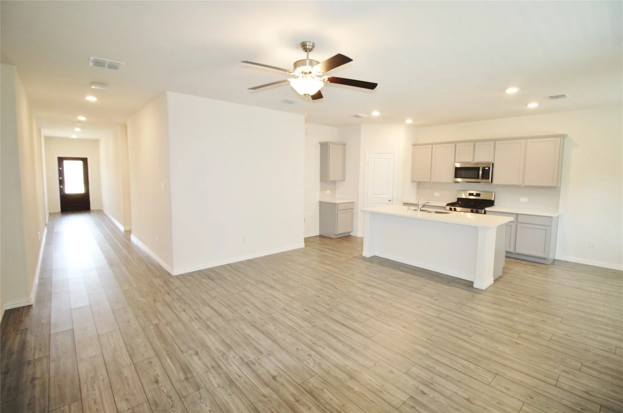 Single Family Residence For Rent in Collin County , 1610 Fields View Drive, Anna, Texas 75409, 4 Bedroom, 2 Bathroom, 2 Garage spaces, 1,835 Sqft, built in 2020, mls#21381808, Real Estate Agent in Anna, Homes For Rent in Collin county, Homes For Rent in Anna, Realtor in Anna Texas, Real Estate Brokerage Independent Realty Texas, Luminita Cordes Realtor