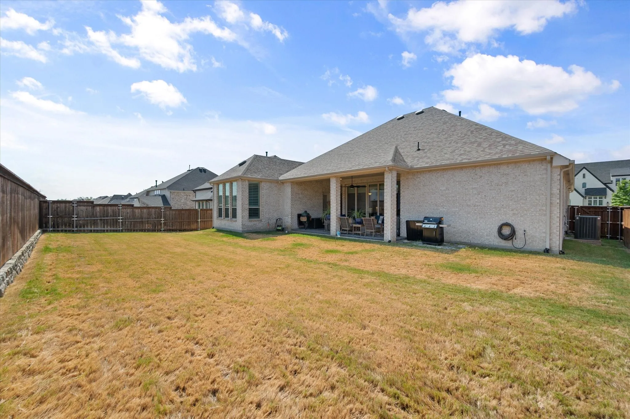 Single Family Residence For Sale in Collin County , 2802 Maverick Way, Celina, Texas 75009, 4 Bedroom, 5 Bathroom, 3 Garage spaces, 3,197 Sqft, built in 2019, mls#21372473, Real Estate Agent in Celina, Homes For Sale in Collin county, Homes For Sale in Celina, Realtor in Celina Texas, Real Estate Brokerage Independent Realty Texas, Luminita Cordes Realtor