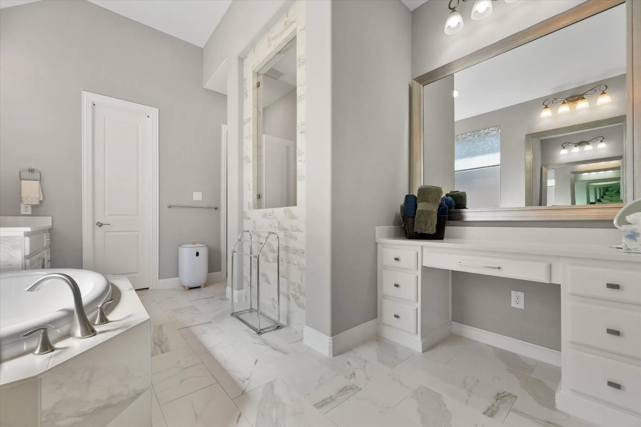 Single Family Residence For Sale in Collin County , 2802 Maverick Way, Celina, Texas 75009, 4 Bedroom, 5 Bathroom, 3 Garage spaces, 3,197 Sqft, built in 2019, mls#21372473, Real Estate Agent in Celina, Homes For Sale in Collin county, Homes For Sale in Celina, Realtor in Celina Texas, Real Estate Brokerage Independent Realty Texas, Luminita Cordes Realtor