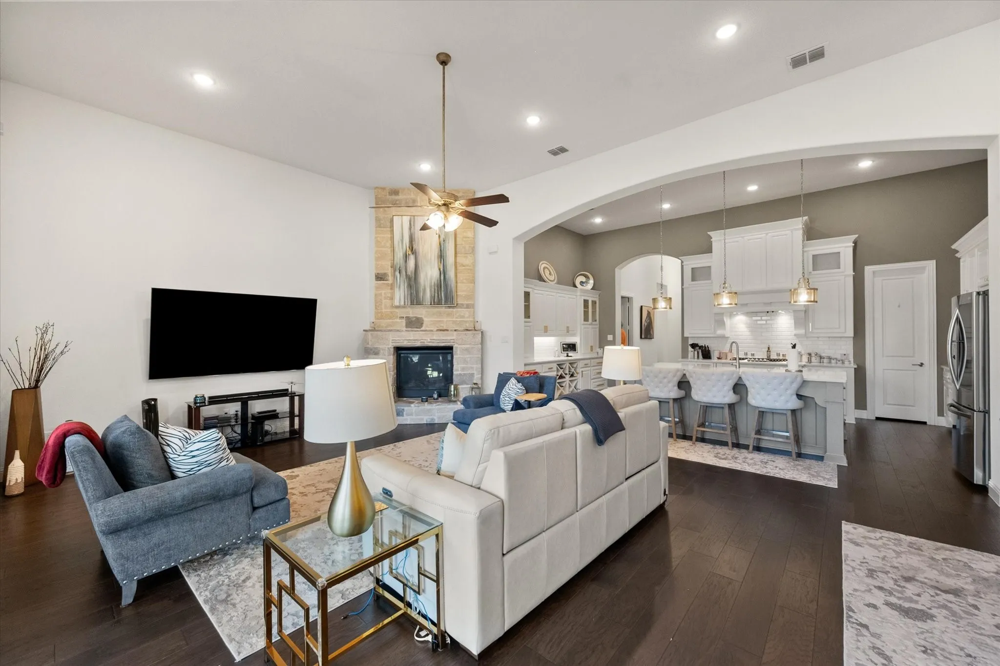 Single Family Residence For Sale in Collin County , 2802 Maverick Way, Celina, Texas 75009, 4 Bedroom, 5 Bathroom, 3 Garage spaces, 3,197 Sqft, built in 2019, mls#21372473, Real Estate Agent in Celina, Homes For Sale in Collin county, Homes For Sale in Celina, Realtor in Celina Texas, Real Estate Brokerage Independent Realty Texas, Luminita Cordes Realtor