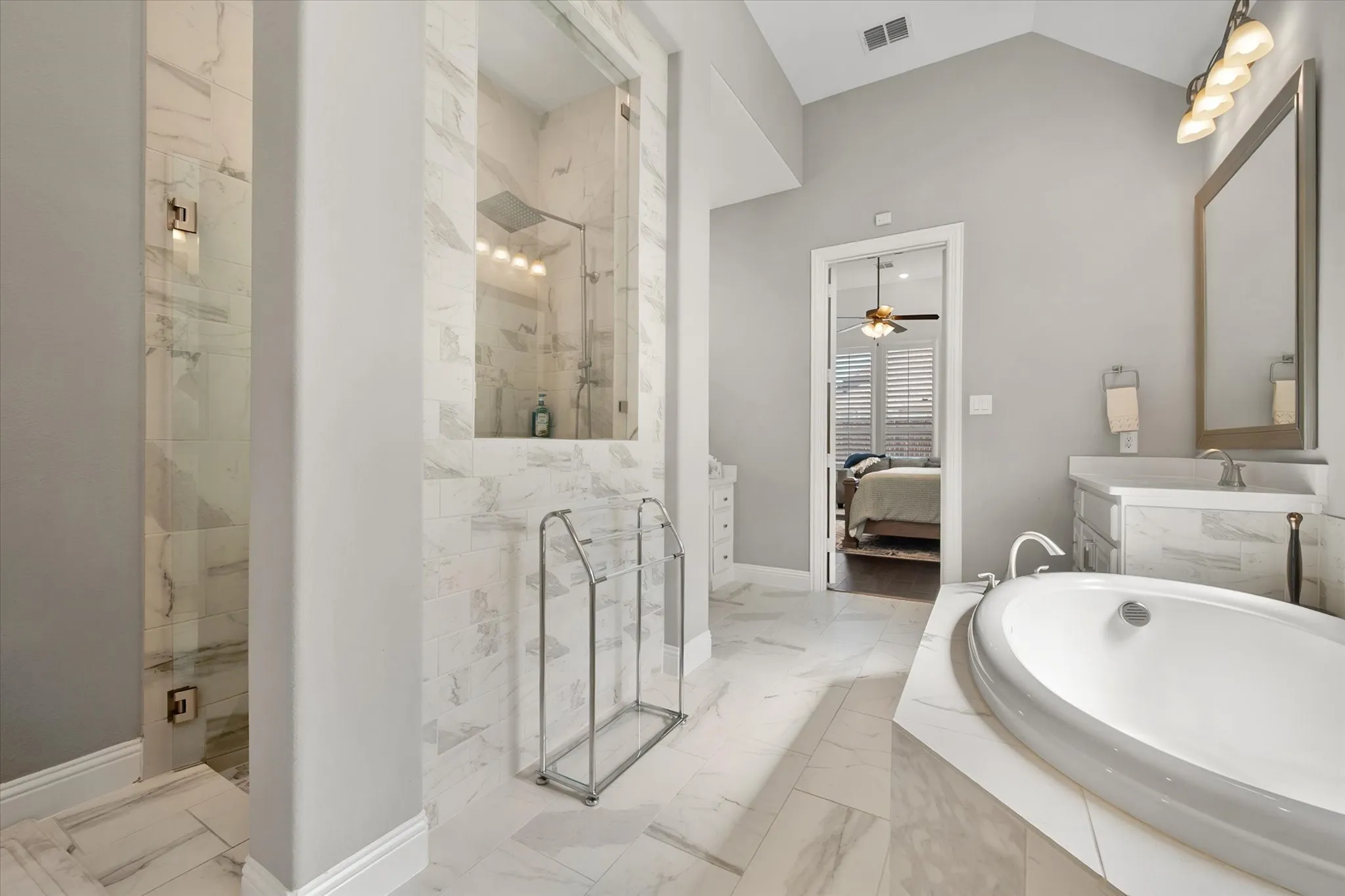 Single Family Residence For Sale in Collin County , 2802 Maverick Way, Celina, Texas 75009, 4 Bedroom, 5 Bathroom, 3 Garage spaces, 3,197 Sqft, built in 2019, mls#21372473, Real Estate Agent in Celina, Homes For Sale in Collin county, Homes For Sale in Celina, Realtor in Celina Texas, Real Estate Brokerage Independent Realty Texas, Luminita Cordes Realtor