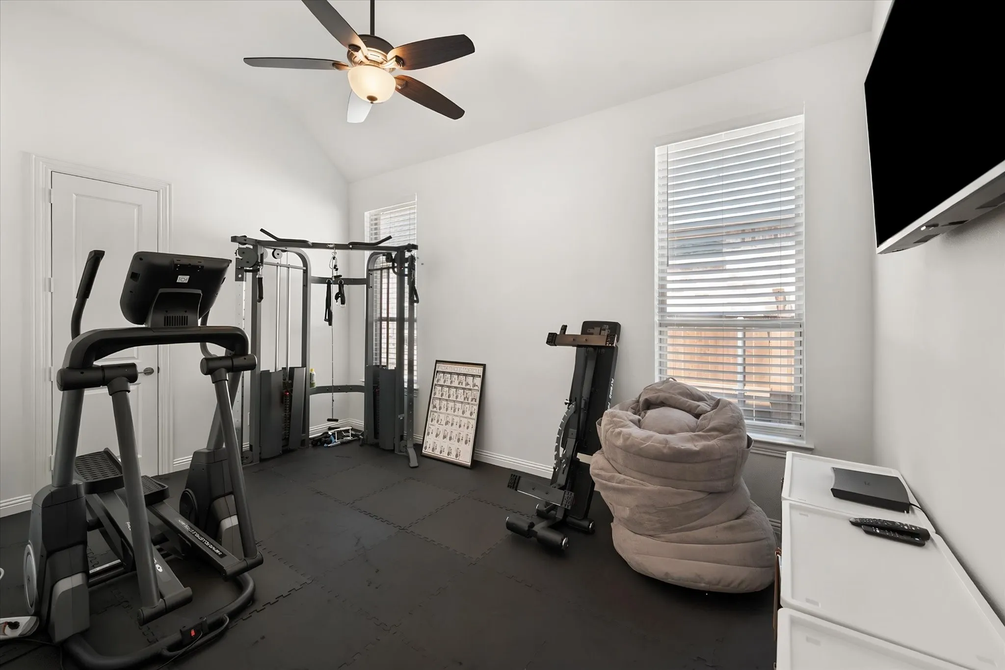 Single Family Residence For Sale in Collin County , 2802 Maverick Way, Celina, Texas 75009, 4 Bedroom, 5 Bathroom, 3 Garage spaces, 3,197 Sqft, built in 2019, mls#21372473, Real Estate Agent in Celina, Homes For Sale in Collin county, Homes For Sale in Celina, Realtor in Celina Texas, Real Estate Brokerage Independent Realty Texas, Luminita Cordes Realtor
