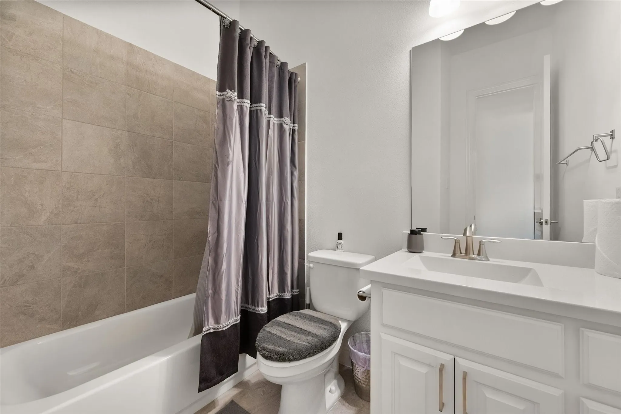 Single Family Residence For Sale in Collin County , 2802 Maverick Way, Celina, Texas 75009, 4 Bedroom, 5 Bathroom, 3 Garage spaces, 3,197 Sqft, built in 2019, mls#21372473, Real Estate Agent in Celina, Homes For Sale in Collin county, Homes For Sale in Celina, Realtor in Celina Texas, Real Estate Brokerage Independent Realty Texas, Luminita Cordes Realtor