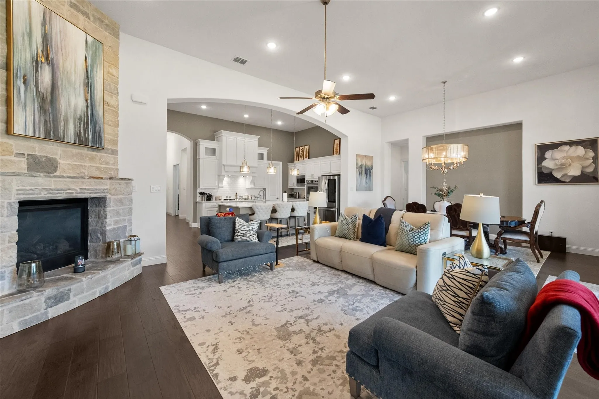 Single Family Residence For Sale in Collin County , 2802 Maverick Way, Celina, Texas 75009, 4 Bedroom, 5 Bathroom, 3 Garage spaces, 3,197 Sqft, built in 2019, mls#21372473, Real Estate Agent in Celina, Homes For Sale in Collin county, Homes For Sale in Celina, Realtor in Celina Texas, Real Estate Brokerage Independent Realty Texas, Luminita Cordes Realtor
