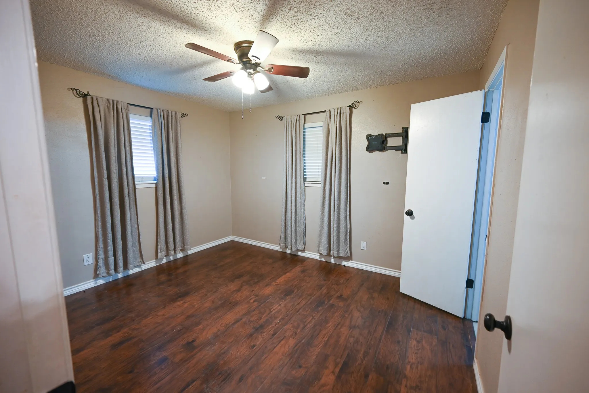 Single Family Residence For Rent in Wise County , 103 Boca Vista Court, Chico, Texas 76431, 3 Bedroom, 2 Bathroom, Garage spaces, 1,621 Sqft, built in 1978, mls#21381313, Real Estate Agent in Chico, Homes For Rent in Wise county, Homes For Rent in Chico, Realtor in Chico Texas, Real Estate Brokerage Independent Realty Texas, Luminita Cordes Realtor
