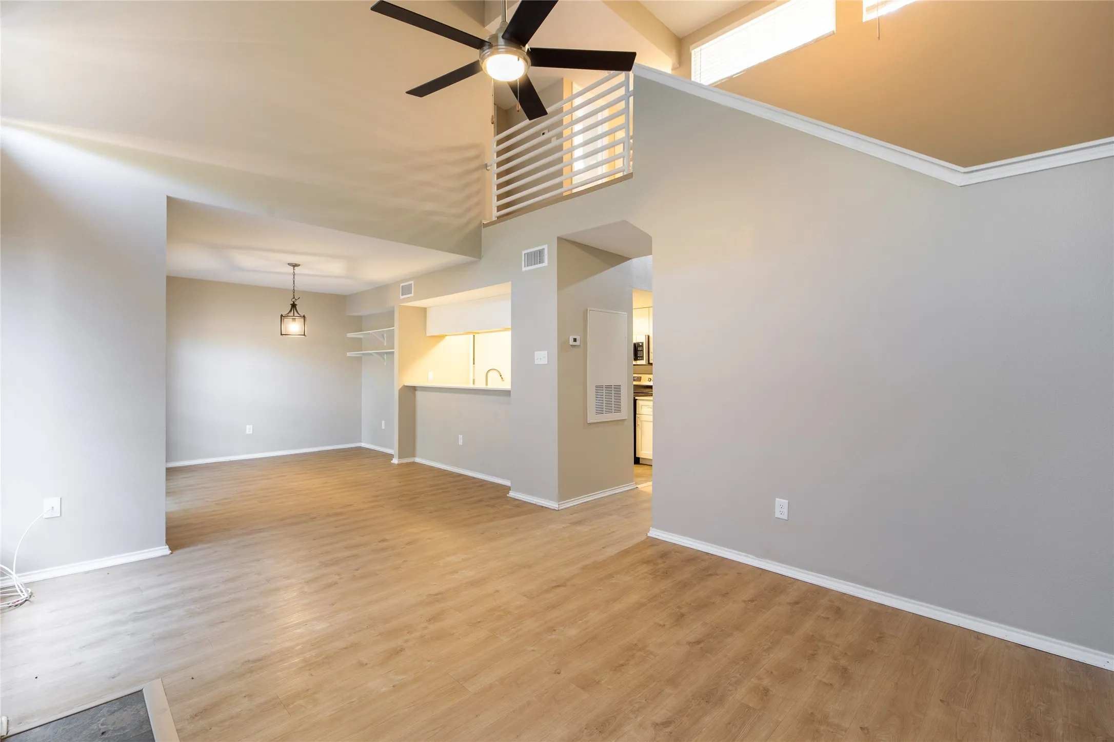 Townhouse For Sale in Dallas County , 13234 Woodbend Lane, Dallas, Texas 75243, 3 Bedroom, 3 Bathroom, Garage spaces, 1,528 Sqft, built in 1982, mls#21373283, Real Estate Agent in Dallas, Homes For Sale in Dallas county, Homes For Sale in Dallas, Realtor in Dallas Texas, Real Estate Brokerage Independent Realty Texas, Luminita Cordes Realtor