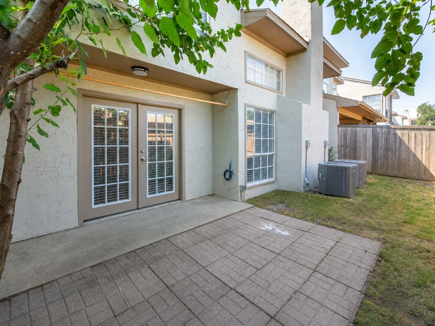 Townhouse For Sale in Dallas County , 13234 Woodbend Lane, Dallas, Texas 75243, 3 Bedroom, 3 Bathroom, Garage spaces, 1,528 Sqft, built in 1982, mls#21373283, Real Estate Agent in Dallas, Homes For Sale in Dallas county, Homes For Sale in Dallas, Realtor in Dallas Texas, Real Estate Brokerage Independent Realty Texas, Luminita Cordes Realtor