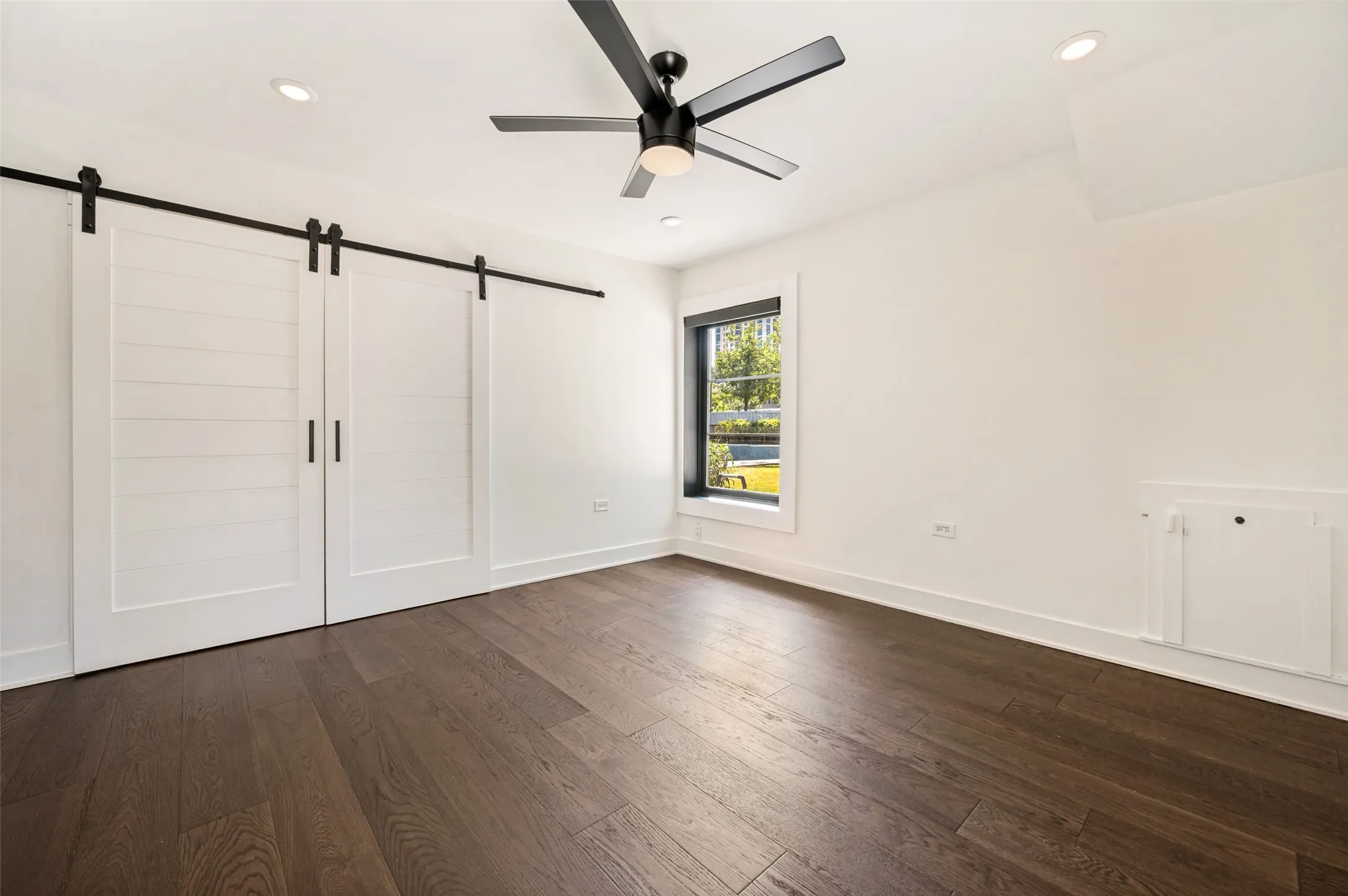 Single Family Residence For Sale in Dallas County , 6124 Del Norte Lane, Dallas, Texas 75225, 3 Bedroom, 2 Bathroom, 2 Garage spaces, 2,071 Sqft, built in 1950, mls#21381851, Real Estate Agent in Dallas, Homes For Sale in Dallas county, Homes For Sale in Dallas, Realtor in Dallas Texas, Real Estate Brokerage Independent Realty Texas, Luminita Cordes Realtor