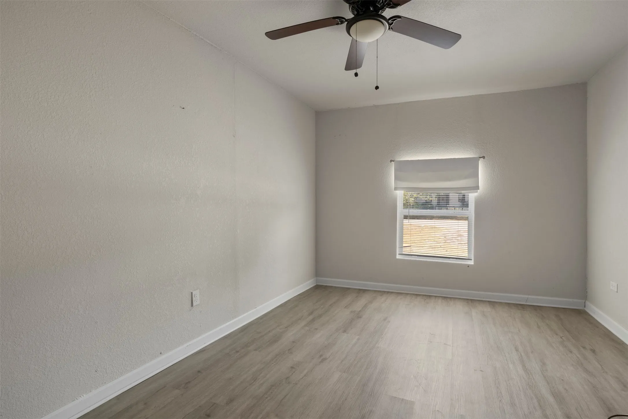Single Family Residence For Sale in Dallas County , 315 Rea Avenue, Lancaster, Texas 75146, 3 Bedroom, 1 Bathroom, Garage spaces, 1,162 Sqft, built in 1952, mls#21375494, Real Estate Agent in Lancaster, Homes For Sale in Dallas county, Homes For Sale in Lancaster, Realtor in Lancaster Texas, Real Estate Brokerage Independent Realty Texas, Luminita Cordes Realtor
