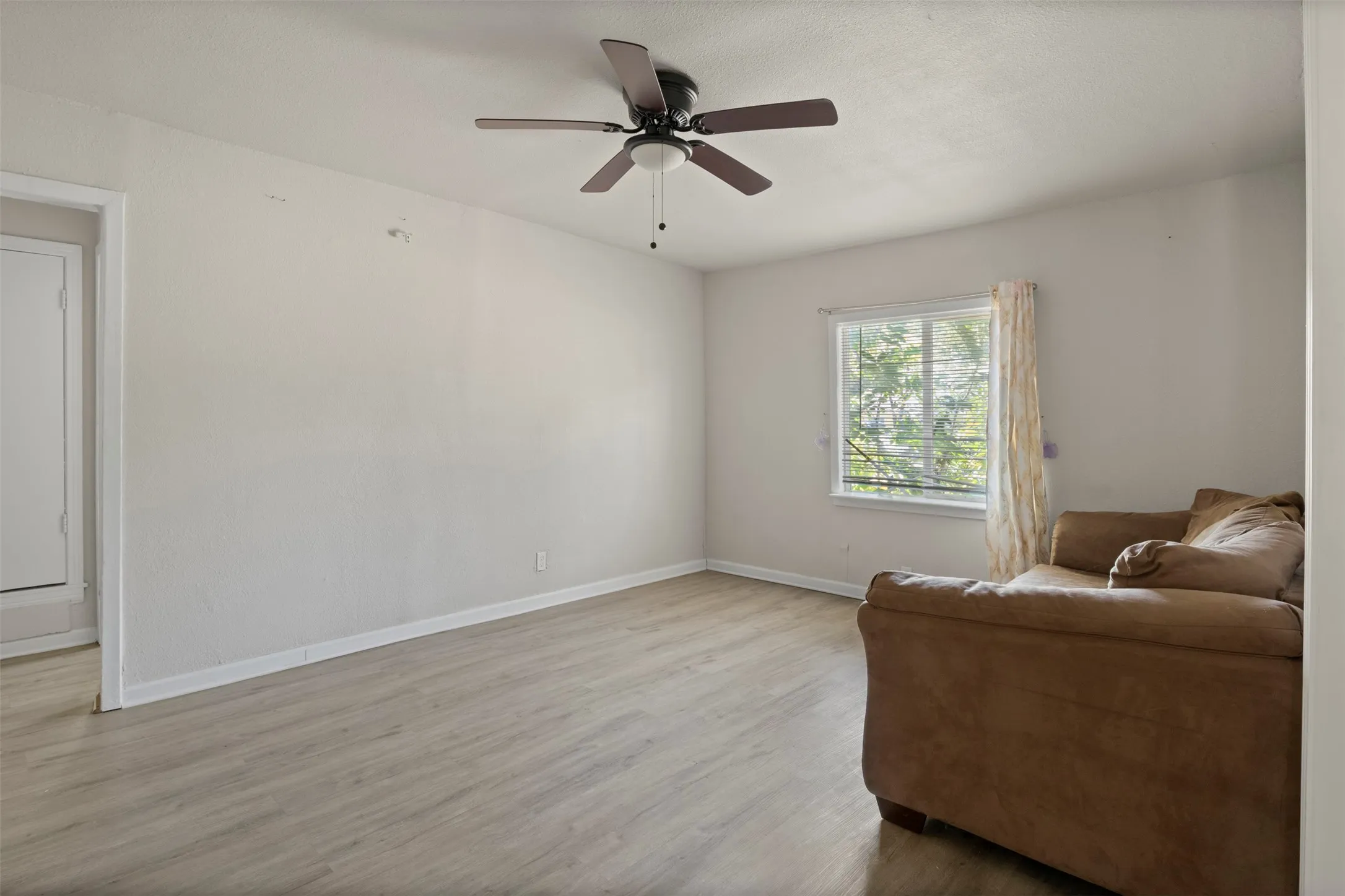 Single Family Residence For Sale in Dallas County , 315 Rea Avenue, Lancaster, Texas 75146, 3 Bedroom, 1 Bathroom, Garage spaces, 1,162 Sqft, built in 1952, mls#21375494, Real Estate Agent in Lancaster, Homes For Sale in Dallas county, Homes For Sale in Lancaster, Realtor in Lancaster Texas, Real Estate Brokerage Independent Realty Texas, Luminita Cordes Realtor